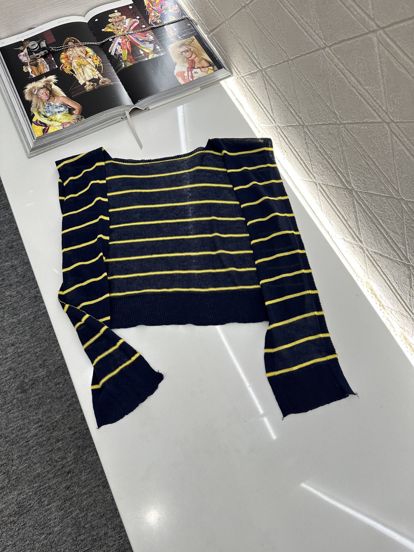 ♥Dio*♥2025新品上架
  披肩两件套针织上衣
定制YB亚麻纱线织造 细腻肌理 柔软舒适 披肩系带