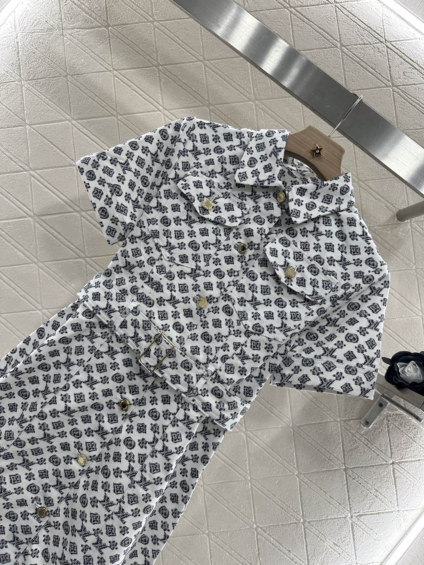 ♥Louis Vuitto*♥2025新品上架
      印花腰带牛仔连衣裙
定制YB斜纹牛仔材质 质