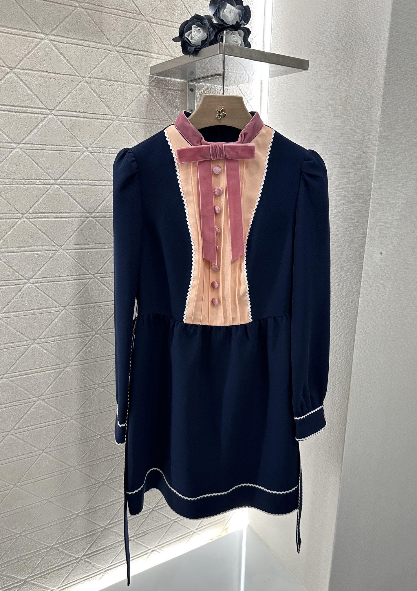 ♥Valentin*♥2025新品上架
     蝴蝶结腰带连衣裙
定制YB进口醋酸材质 质感舒适 垂感