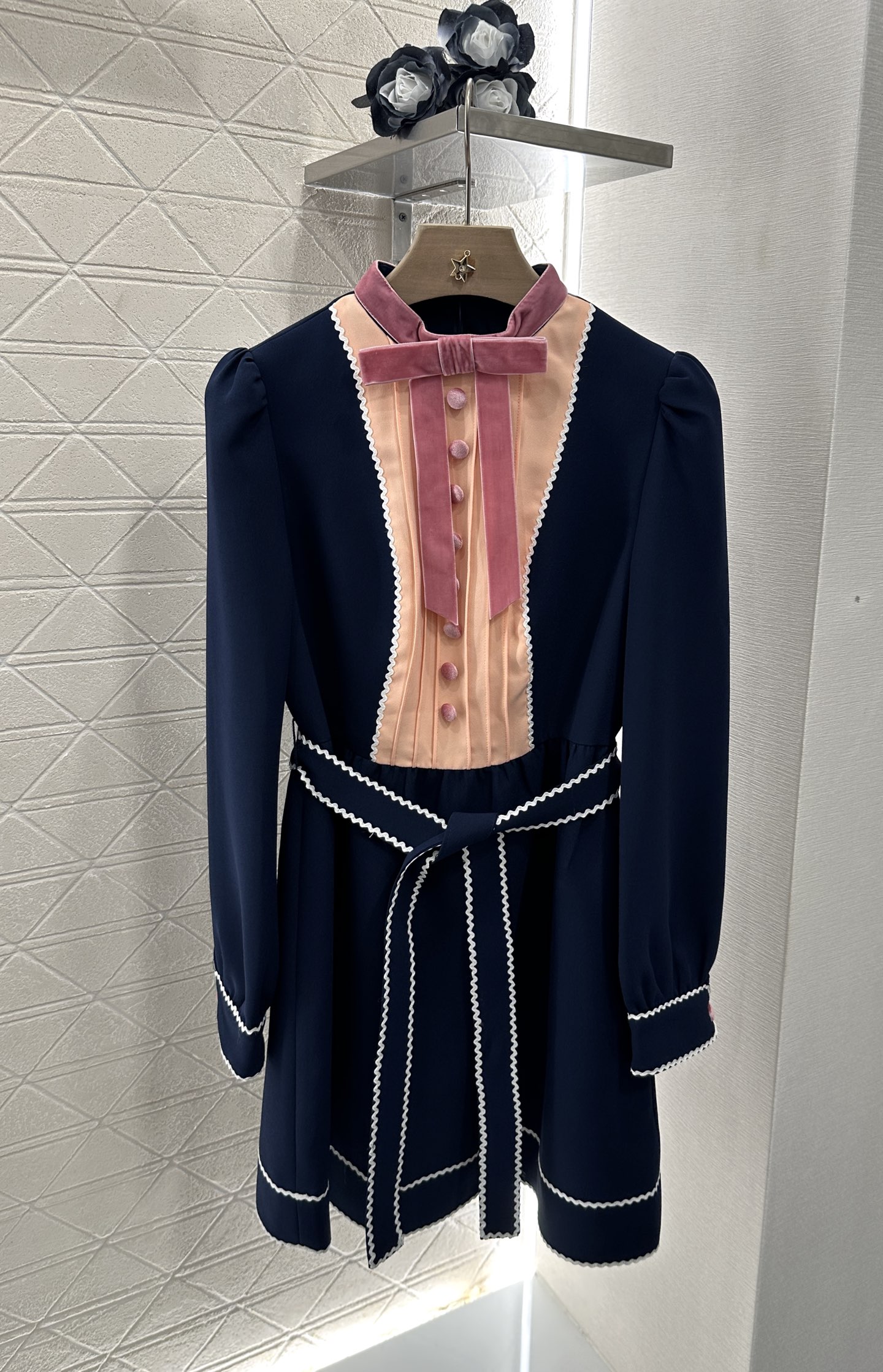 ♥Valentin*♥2025新品上架
     蝴蝶结腰带连衣裙
定制YB进口醋酸材质 质感舒适 垂感