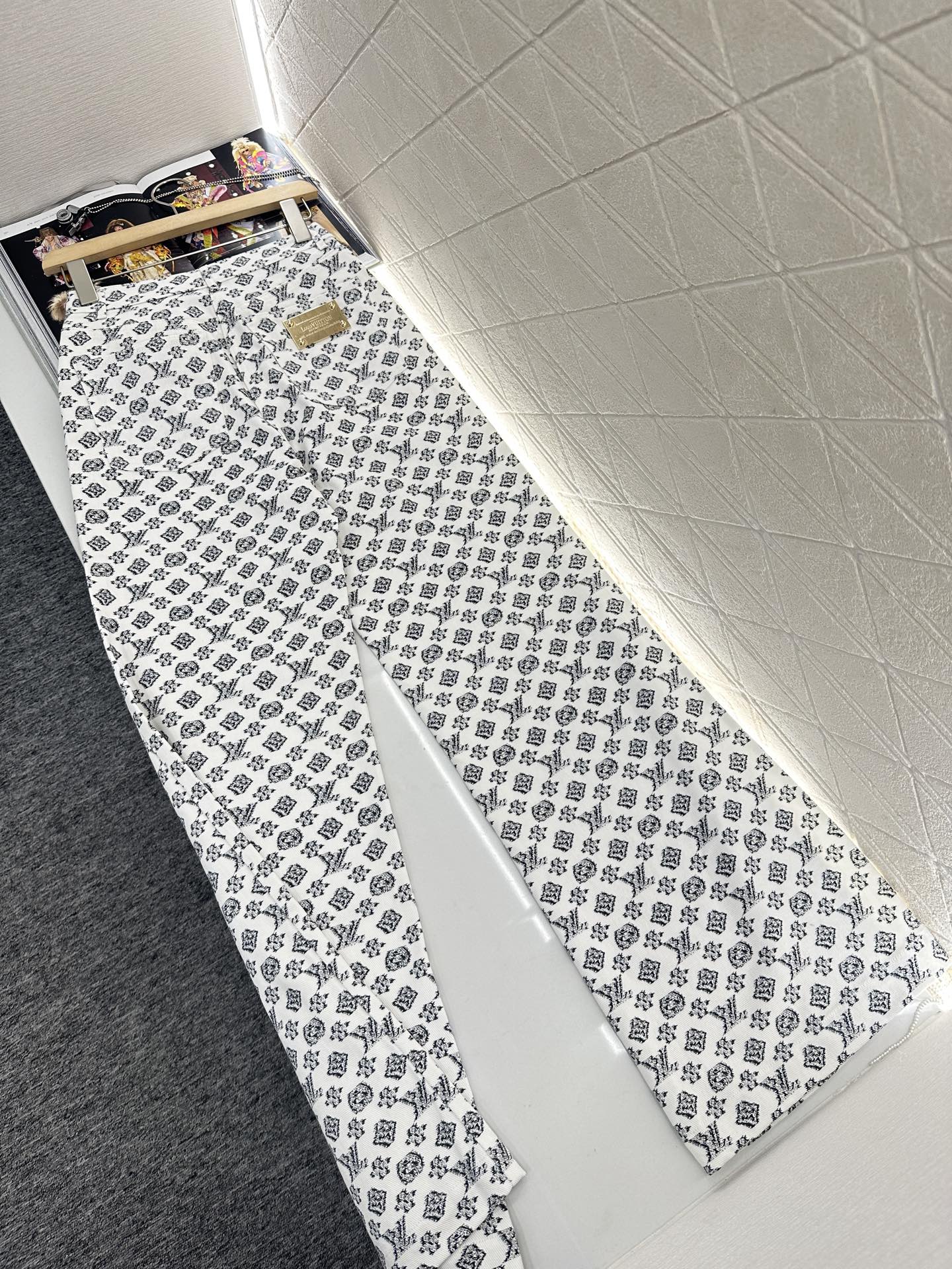 ♥Louis Vuitto*♥2025新品上架
    印花牛仔夹克外套长裤套装
定制YB斜纹牛仔材质 