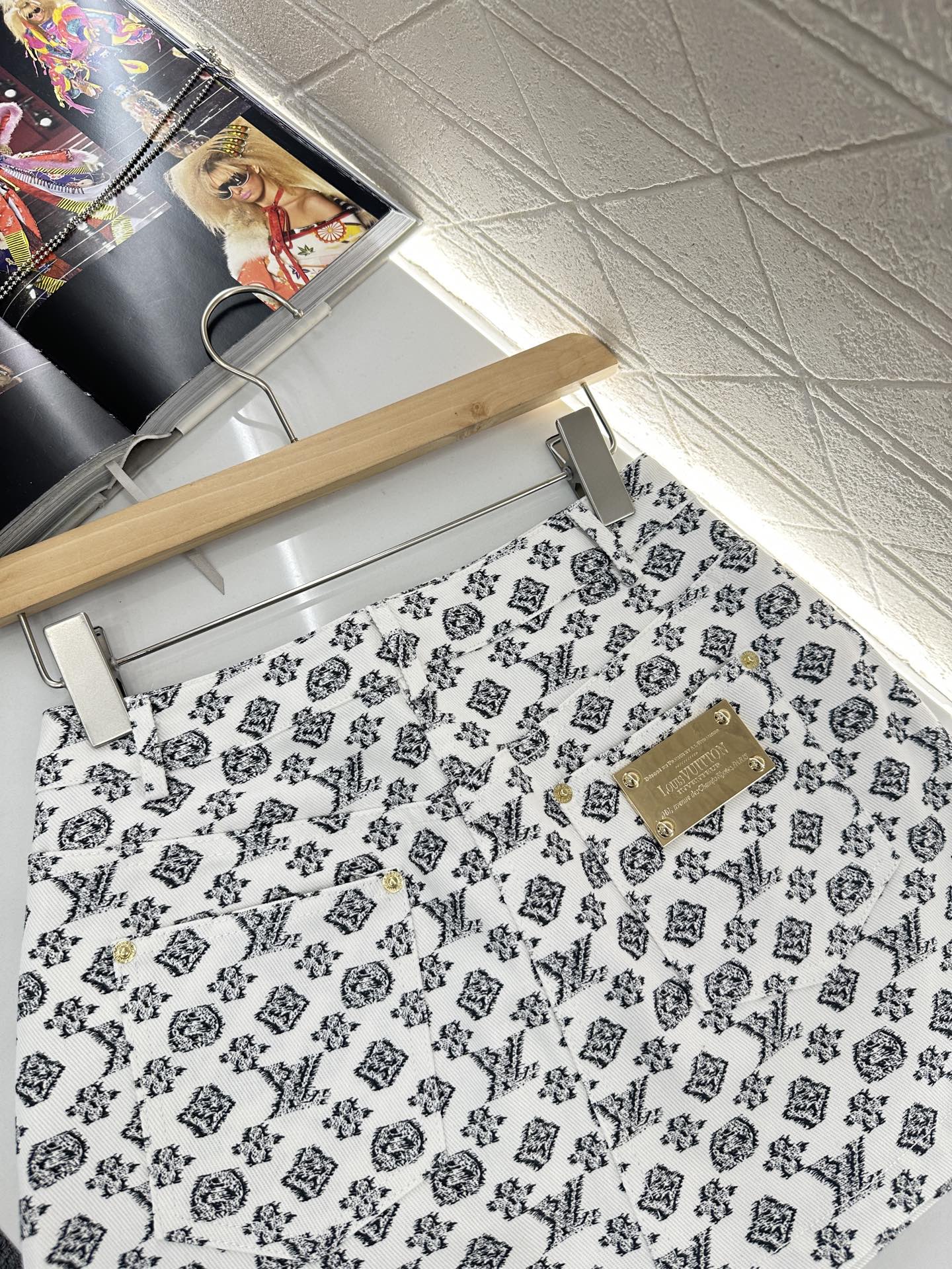 ♥Louis Vuitto*♥2025新品上架
    印花牛仔夹克外套短裙套装
定制YB斜纹牛仔材质 