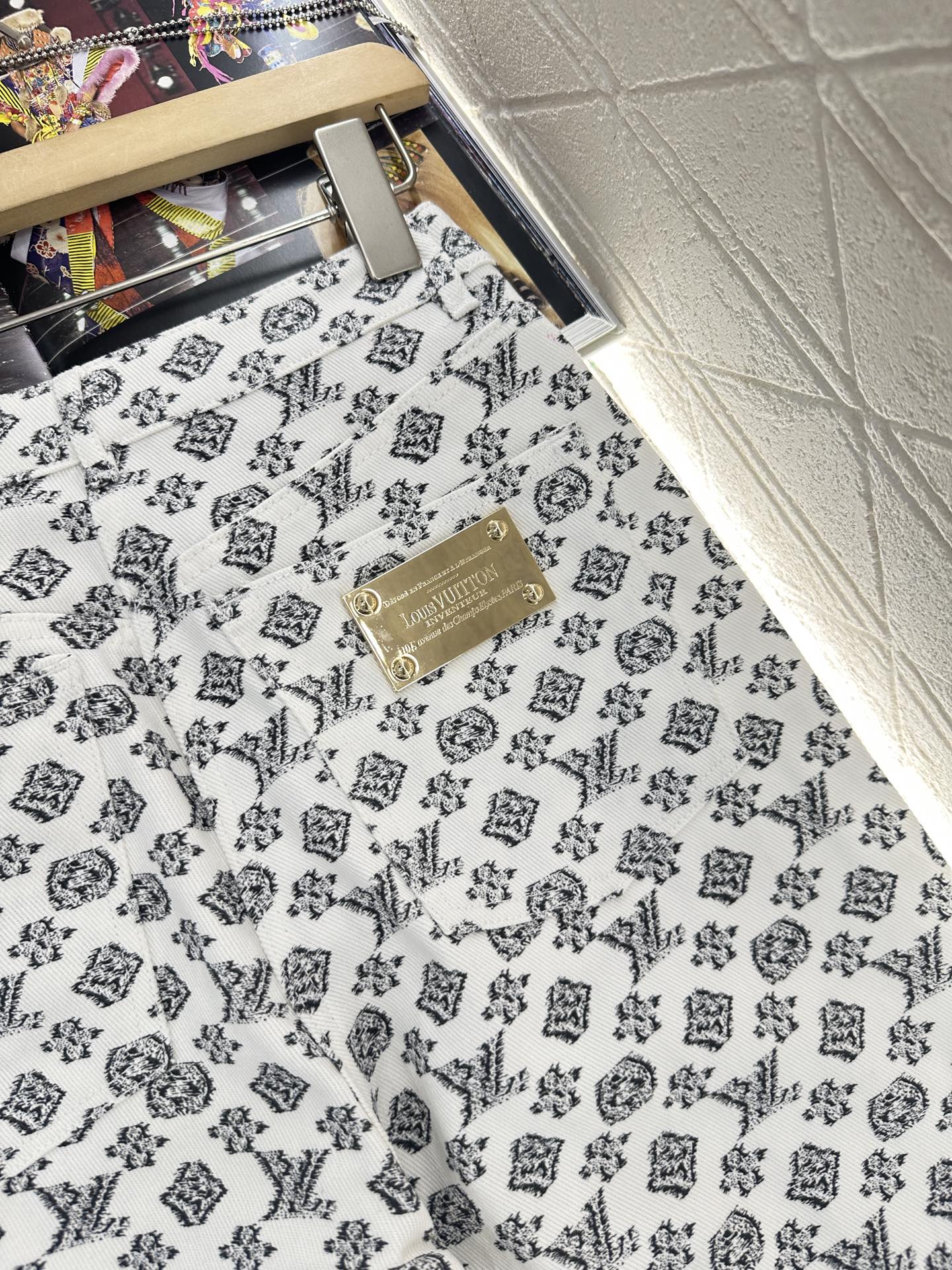 ♥Louis Vuitto*♥2025新品上架
    印花牛仔夹克外套长裤套装
定制YB斜纹牛仔材质 