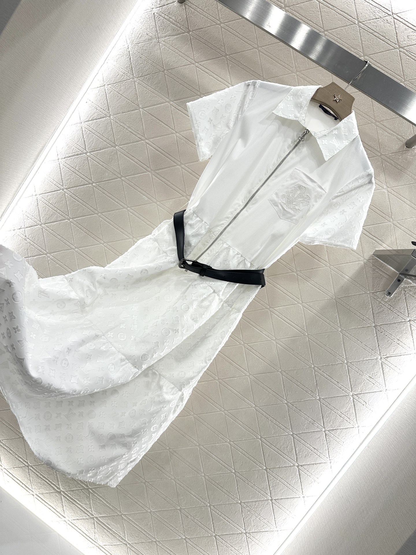 ♥Louis Vuitto*♥2025新品上架
      提花腰带短袖连衣裙
定制YB进口提花全棉材质