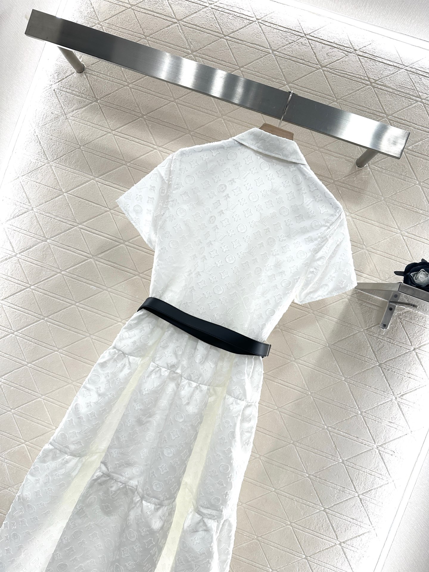 ♥Louis Vuitto*♥2025新品上架
      提花腰带短袖连衣裙
定制YB进口提花全棉材质