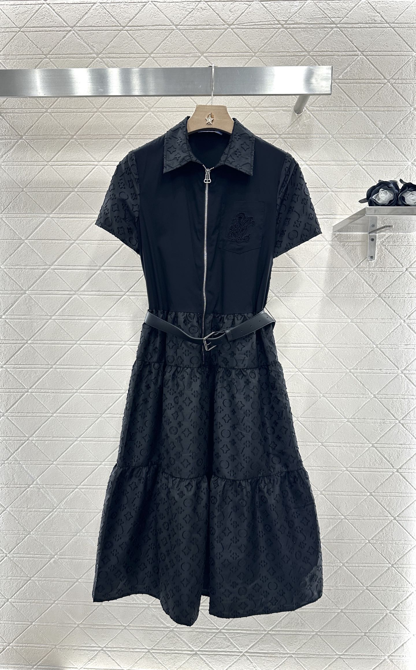 ♥Louis Vuitto*♥2025新品上架
      提花腰带短袖连衣裙
定制YB进口提花全棉材质