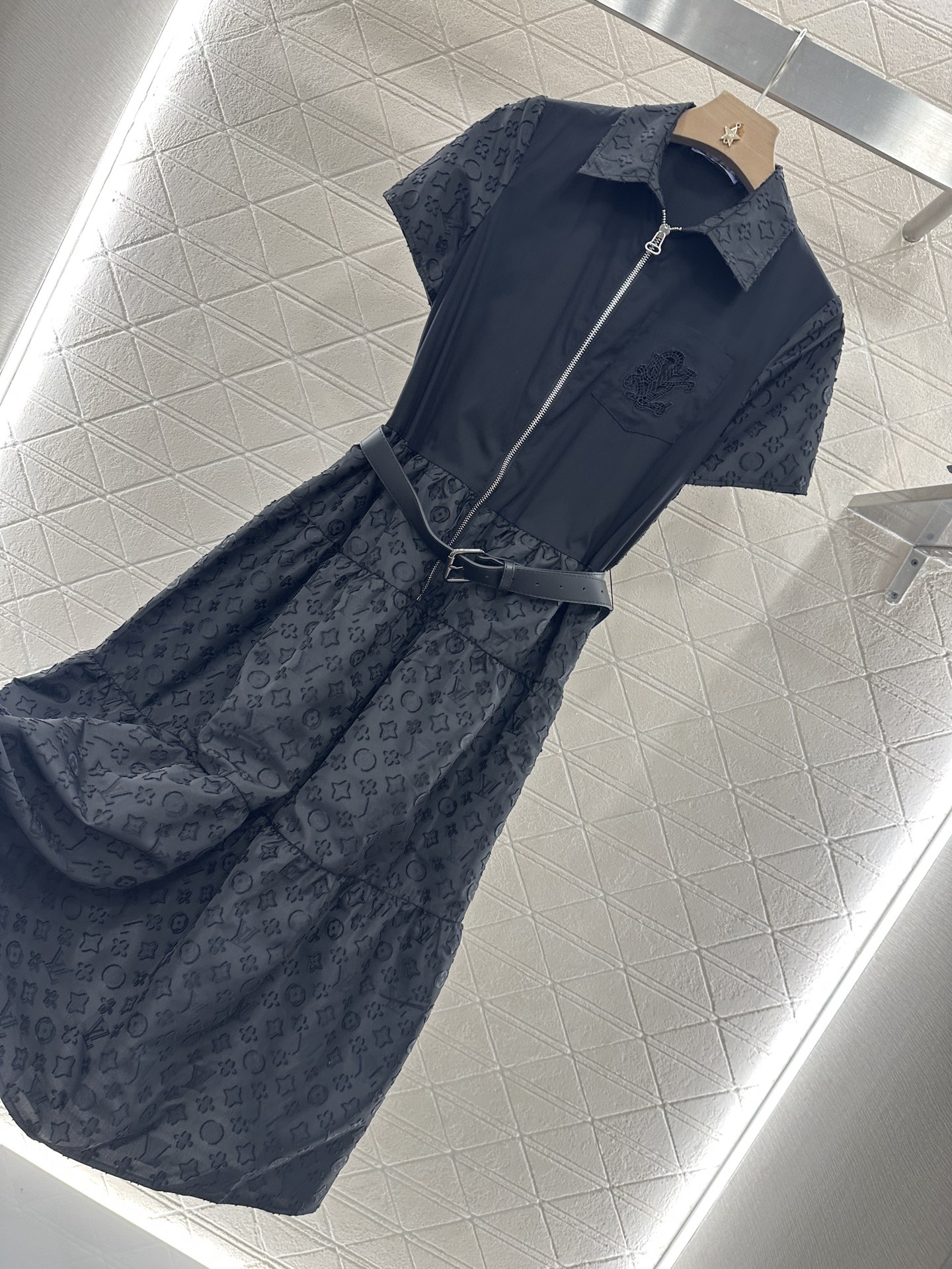 ♥Louis Vuitto*♥2025新品上架
      提花腰带短袖连衣裙
定制YB进口提花全棉材质