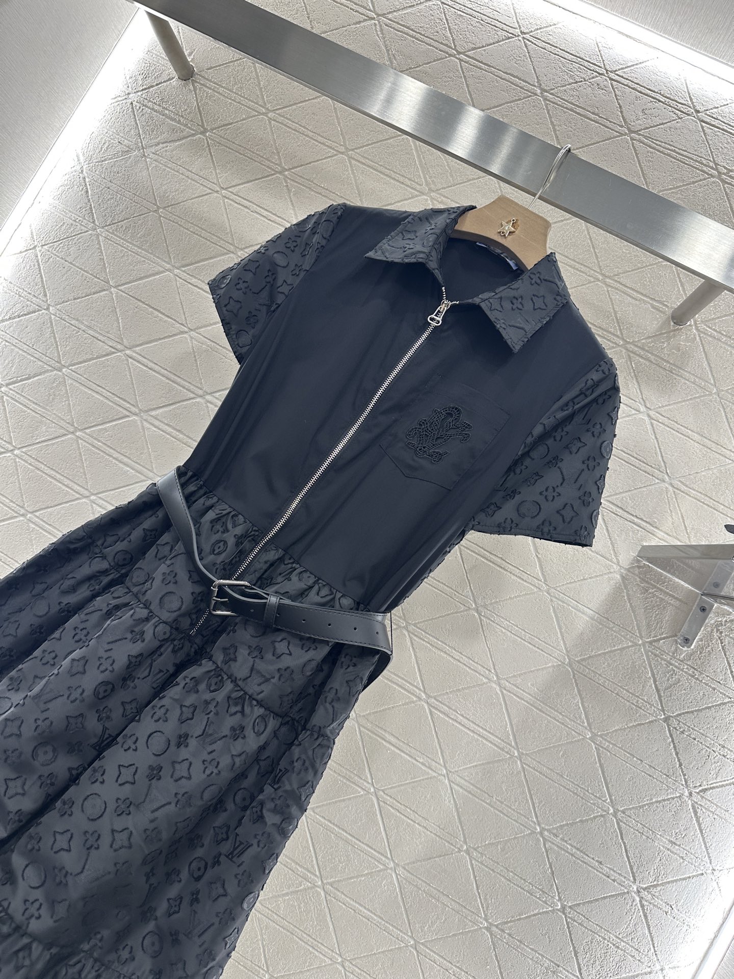 ♥Louis Vuitto*♥2025新品上架
      提花腰带短袖连衣裙
定制YB进口提花全棉材质
