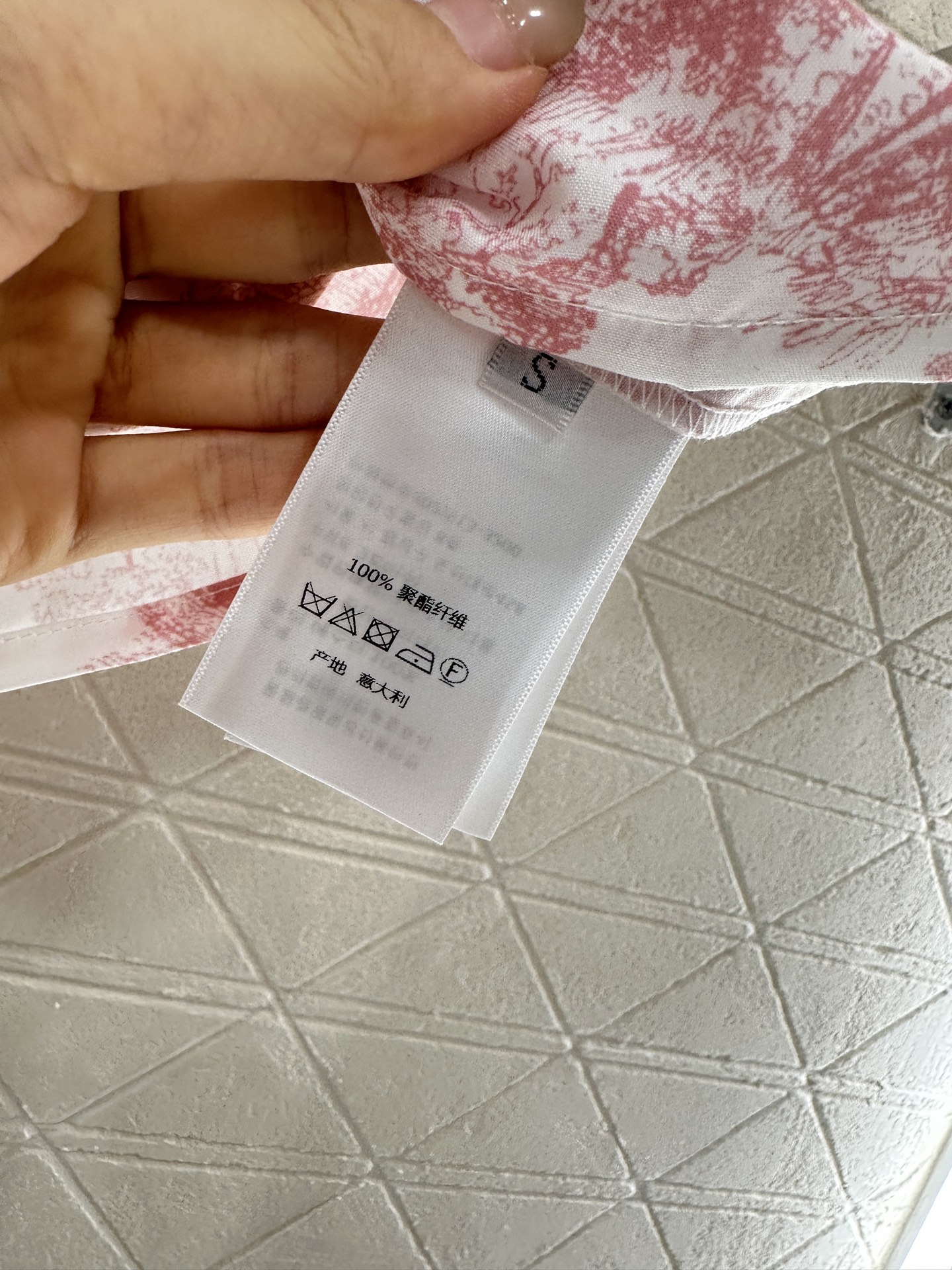♥Dio*♥2025新品上架
  印花短袖衬衫半裙套装
定制YB进口斜纹稠材质 质感垂顺舒适 正肩翻领短