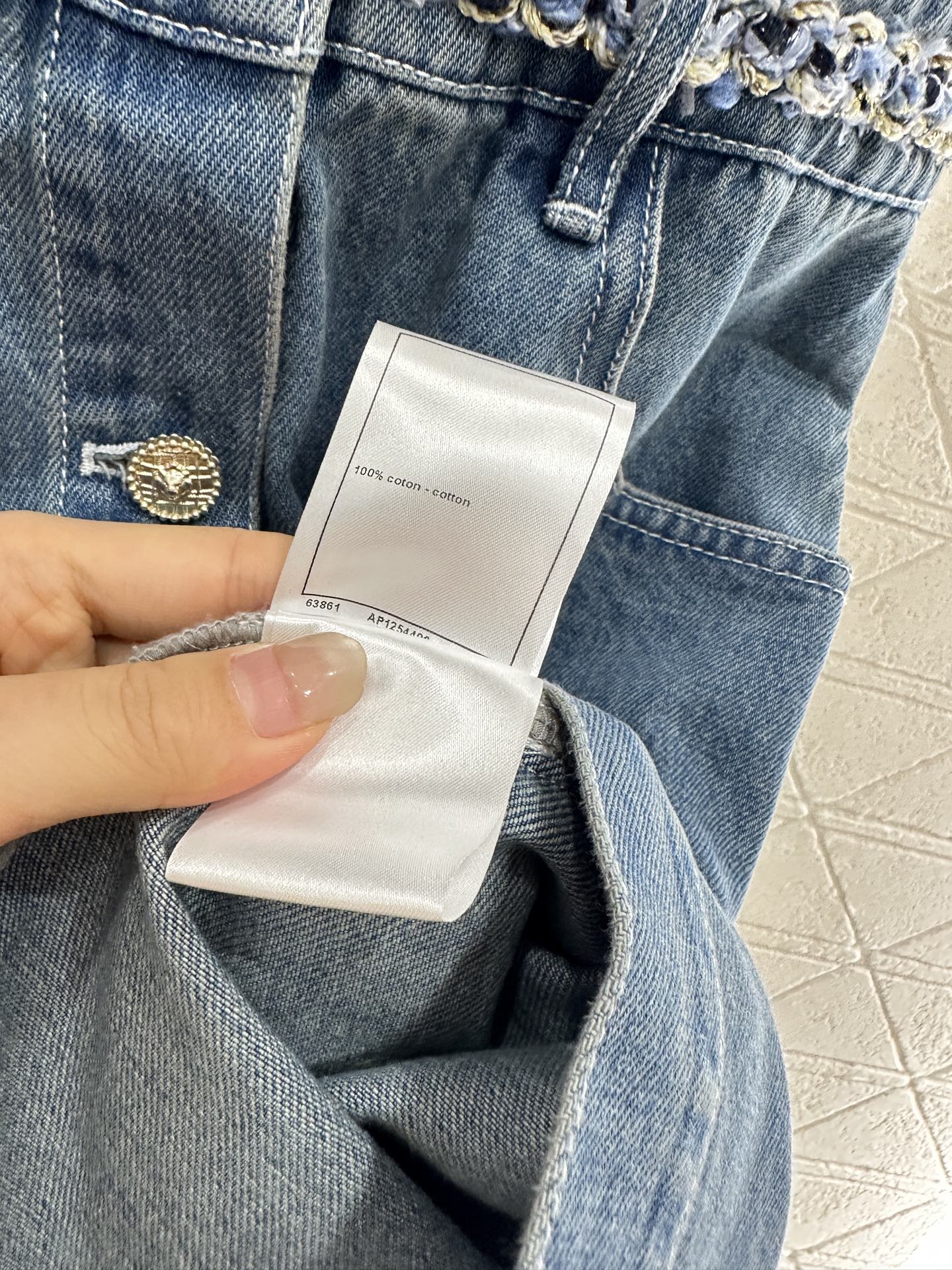 ♥Chane*♥2025新品上架
      捆边渐变牛仔背心裙
定制YB斜纹棉牛仔面料 质感细腻 透气