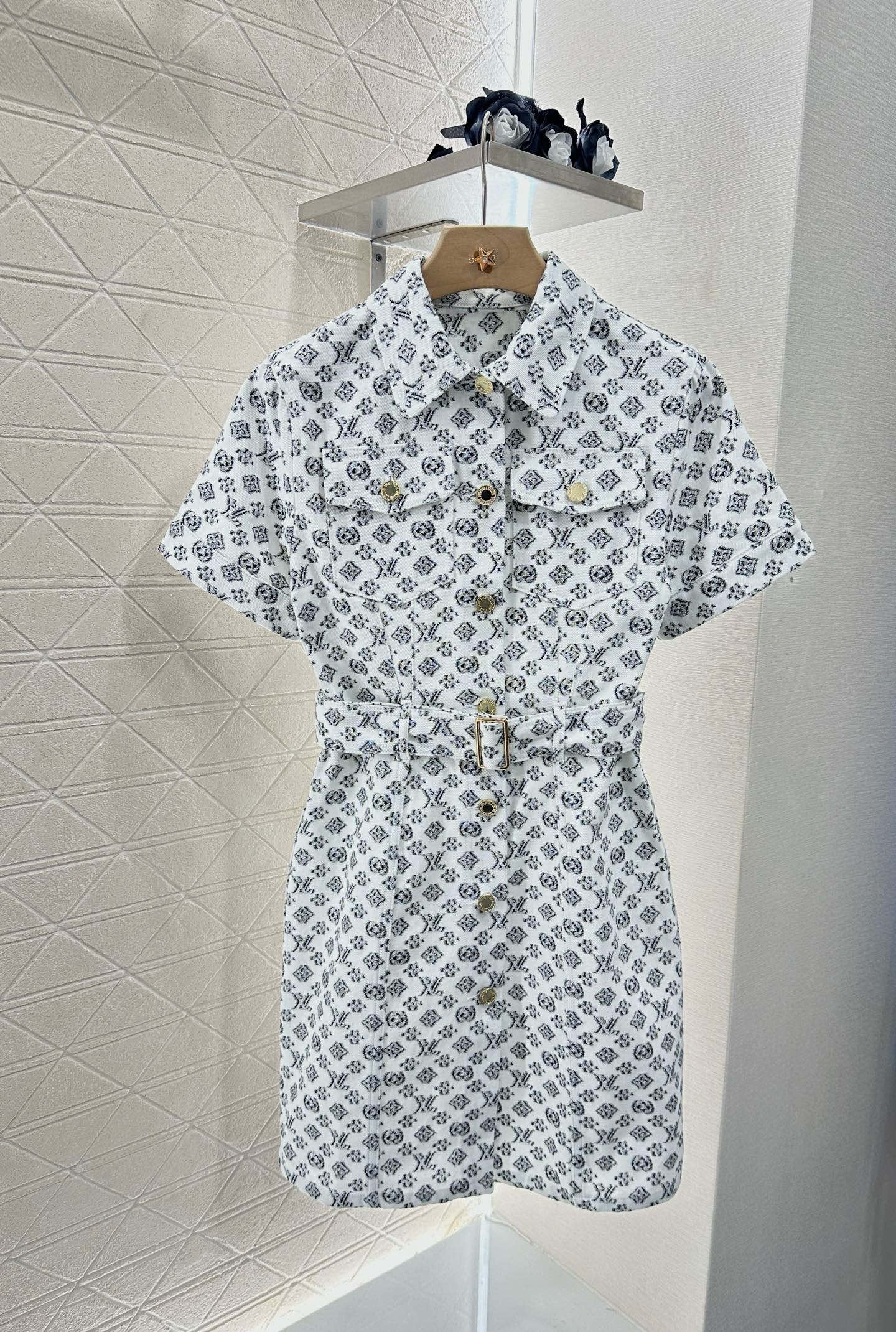 ♥Louis Vuitto*♥2025新品上架
      印花牛仔外套
定制YB斜纹牛仔材质 酵素水洗