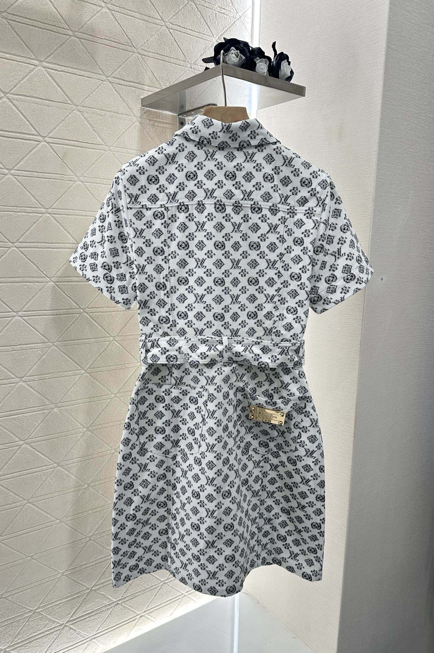 ♥Louis Vuitto*♥2025新品上架
      印花牛仔外套
定制YB斜纹牛仔材质 酵素水洗
