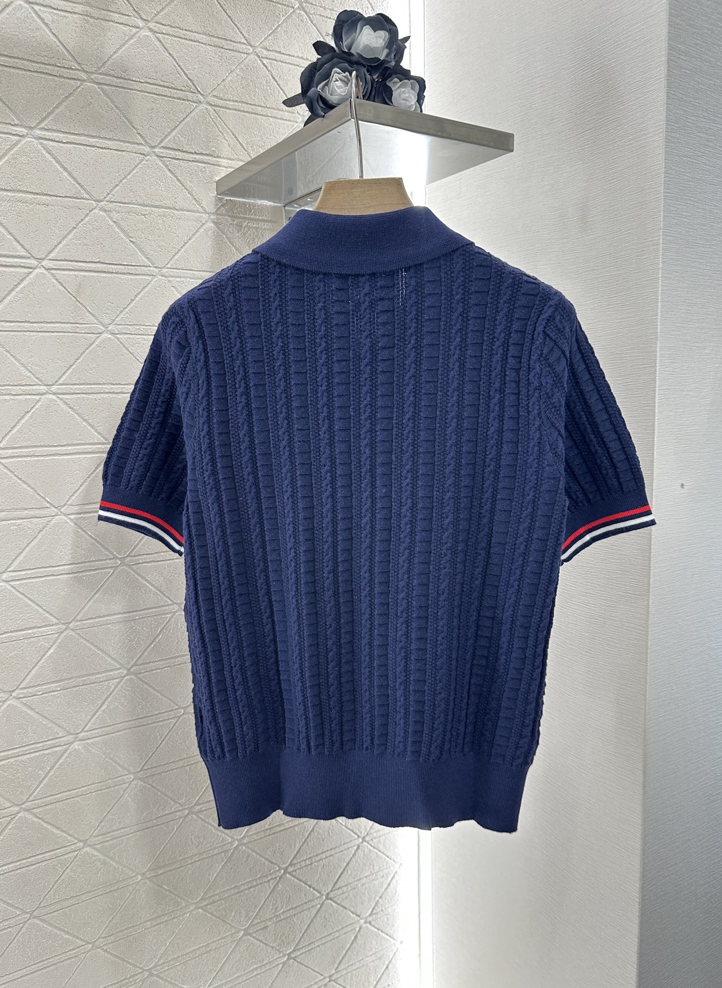 ♥Thom brown*♥2025新品上架
         翻领针织短袖
定制YB羊毛纱线织造 细腻柔