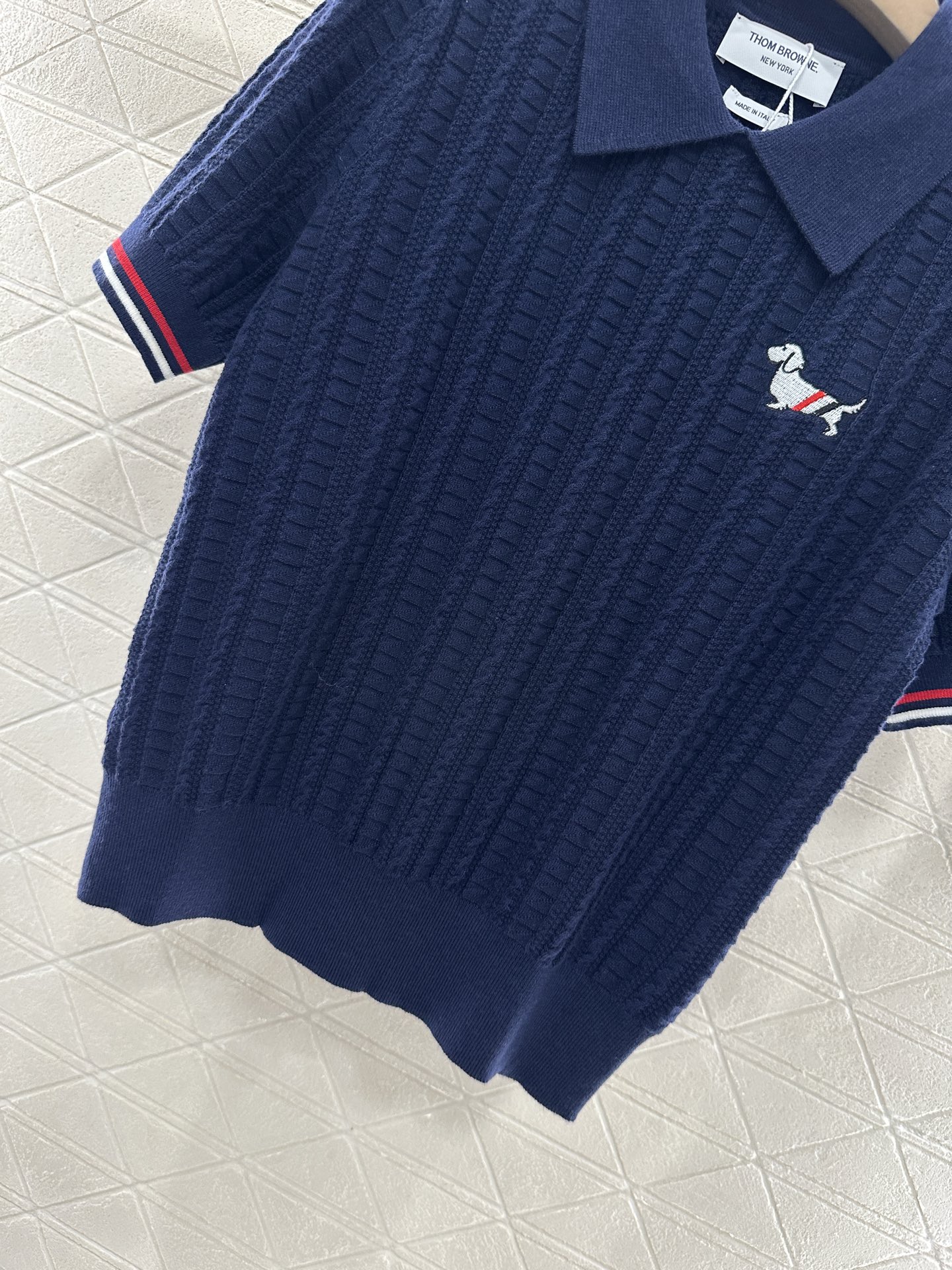 ♥Thom brown*♥2025新品上架
         翻领针织短袖
定制YB羊毛纱线织造 细腻柔