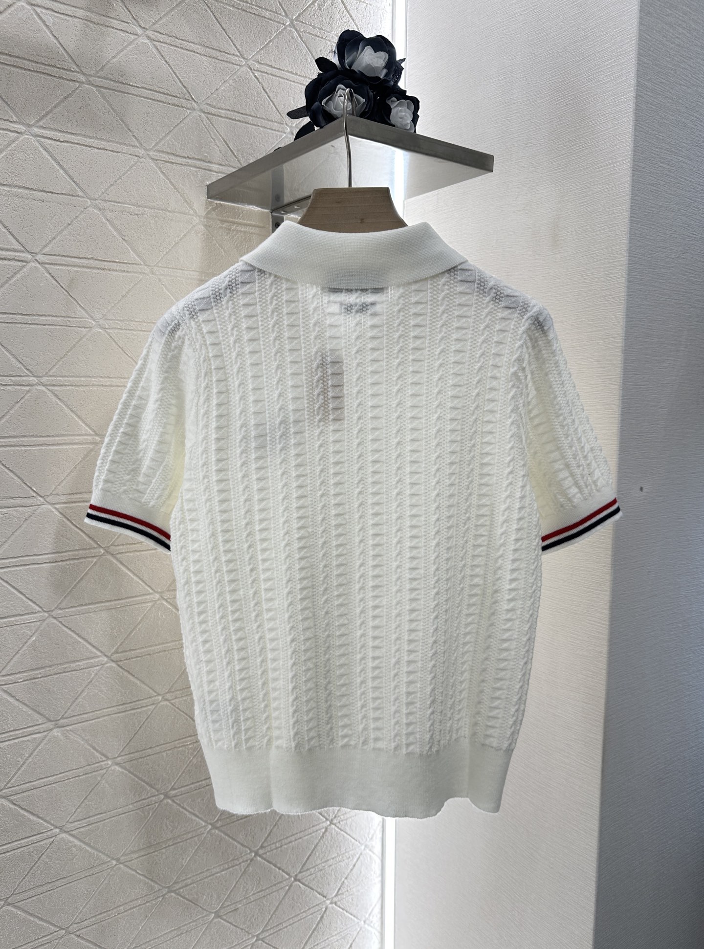 ♥Thom brown*♥2025新品上架
         翻领针织短袖
定制YB羊毛纱线织造 细腻柔