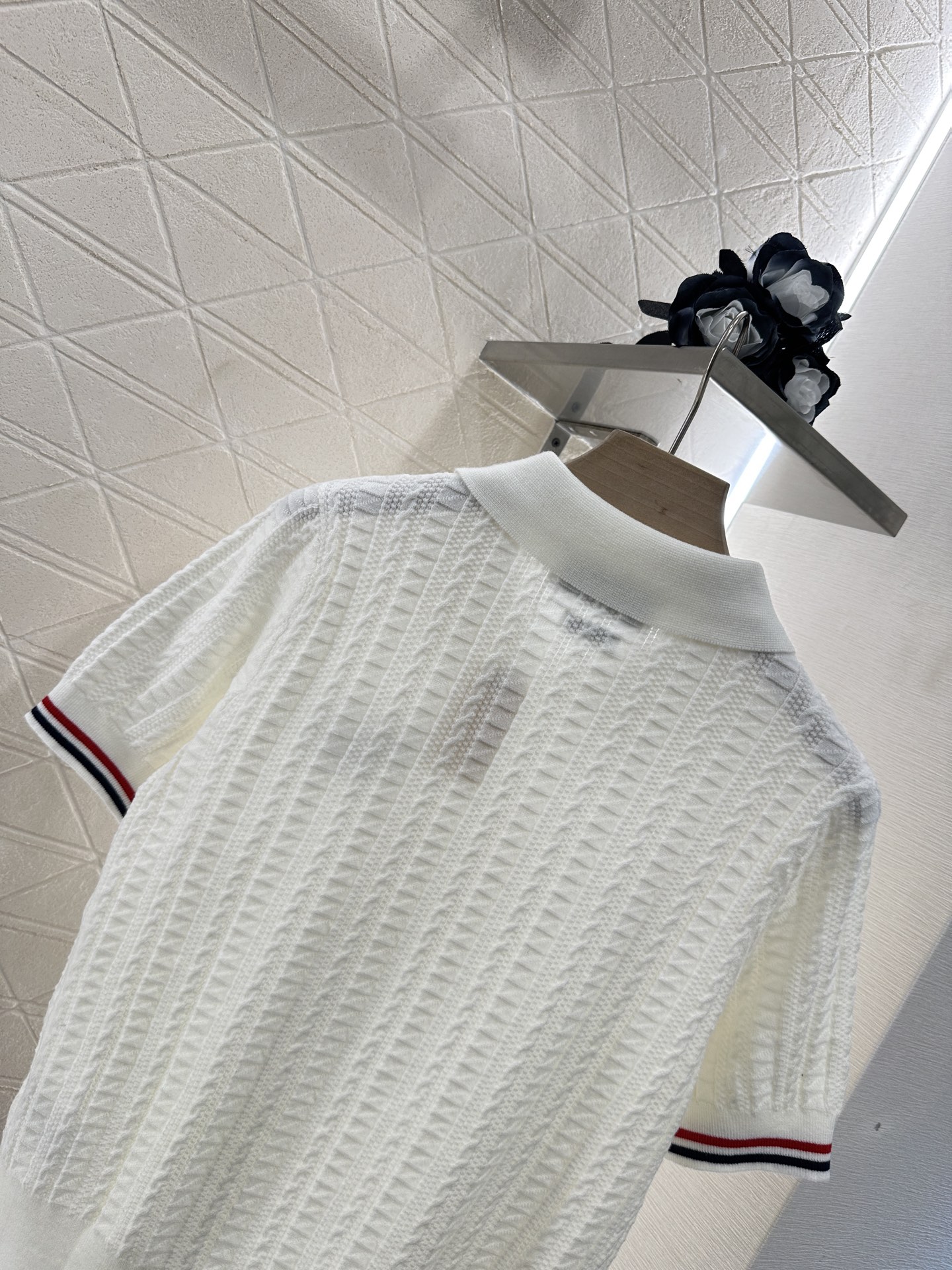 ♥Thom brown*♥2025新品上架
         翻领针织短袖
定制YB羊毛纱线织造 细腻柔