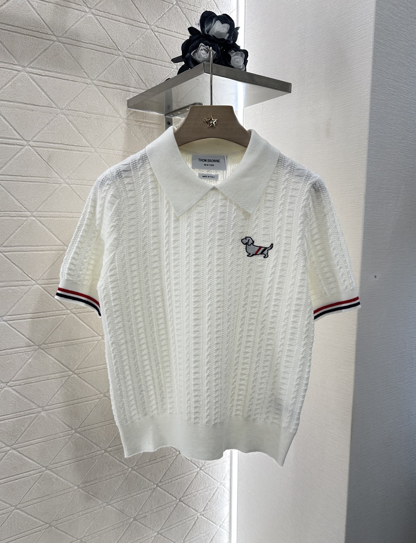 ♥Thom brown*♥2025新品上架
         翻领针织短袖
定制YB羊毛纱线织造 细腻柔