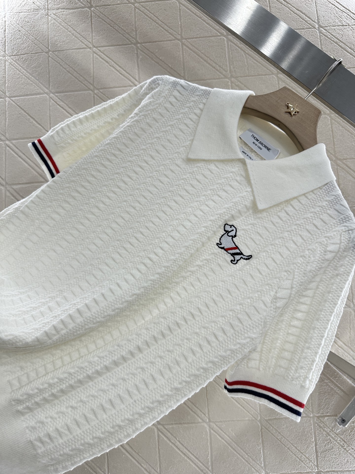 ♥Thom brown*♥2025新品上架
         翻领针织短袖
定制YB羊毛纱线织造 细腻柔