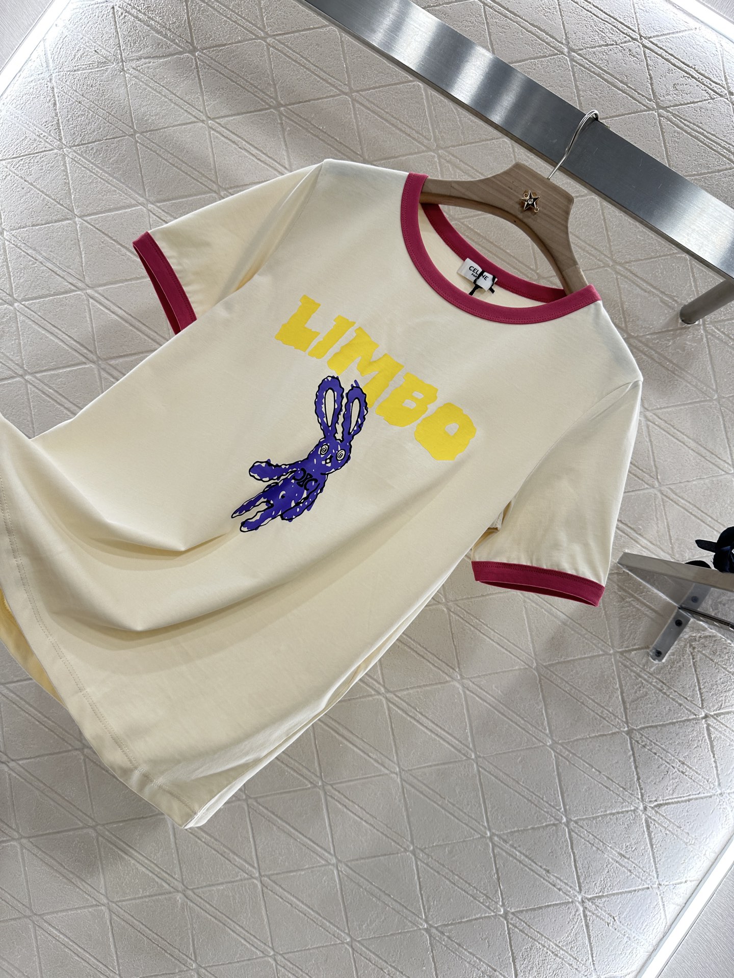 ♥Celin*♥2025新品上架
      撞色印花𝑇𝑒𝑒
定制YB原生全棉材质 透气舒适 质感十足 