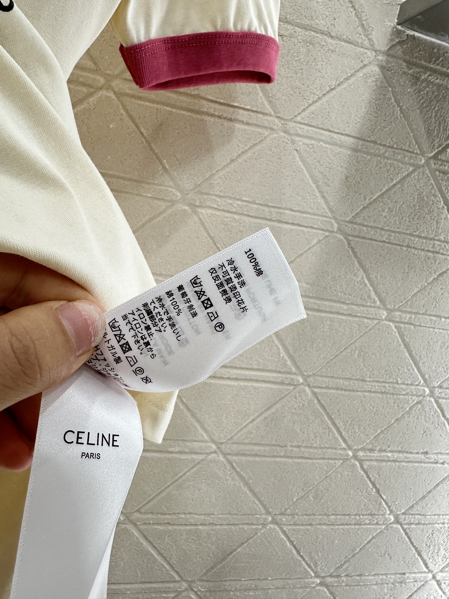 ♥Celin*♥2025新品上架
      撞色印花𝑇𝑒𝑒
定制YB原生全棉材质 透气舒适 质感十足 