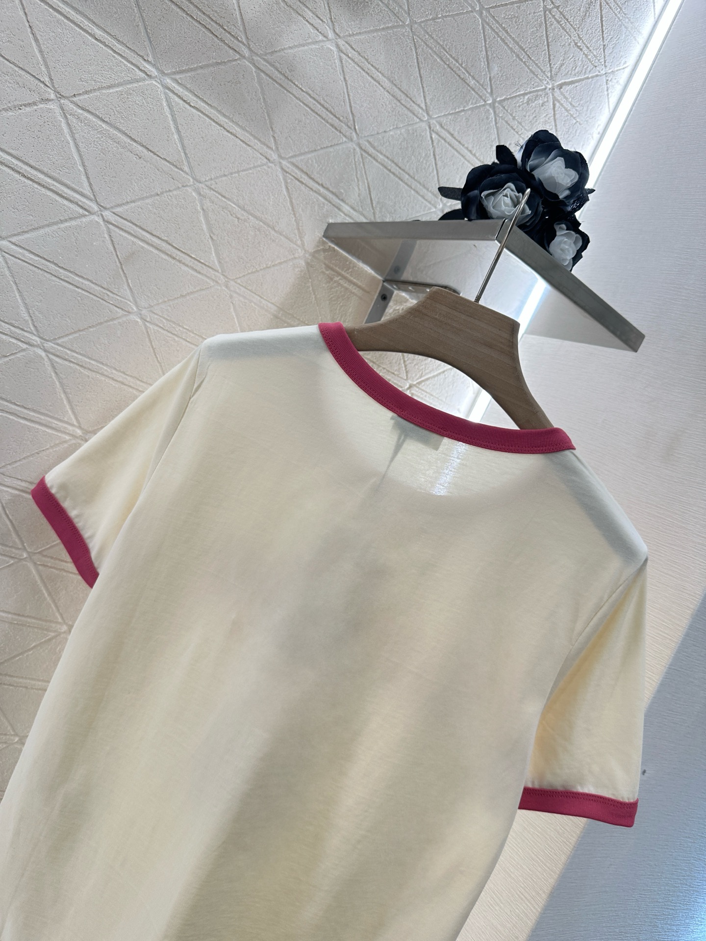♥Celin*♥2025新品上架
      撞色印花𝑇𝑒𝑒
定制YB原生全棉材质 透气舒适 质感十足 