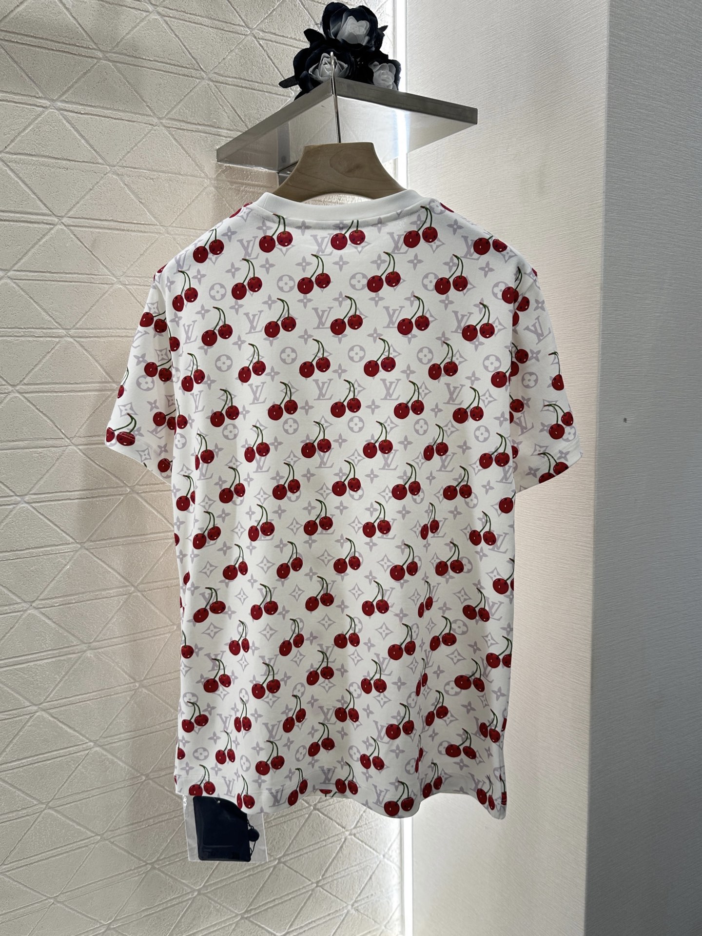 ♥Louis Vuitto*♥2025新品上架
       樱桃印花链条𝑇𝑒𝑒
定制YB斜纹全棉材质 