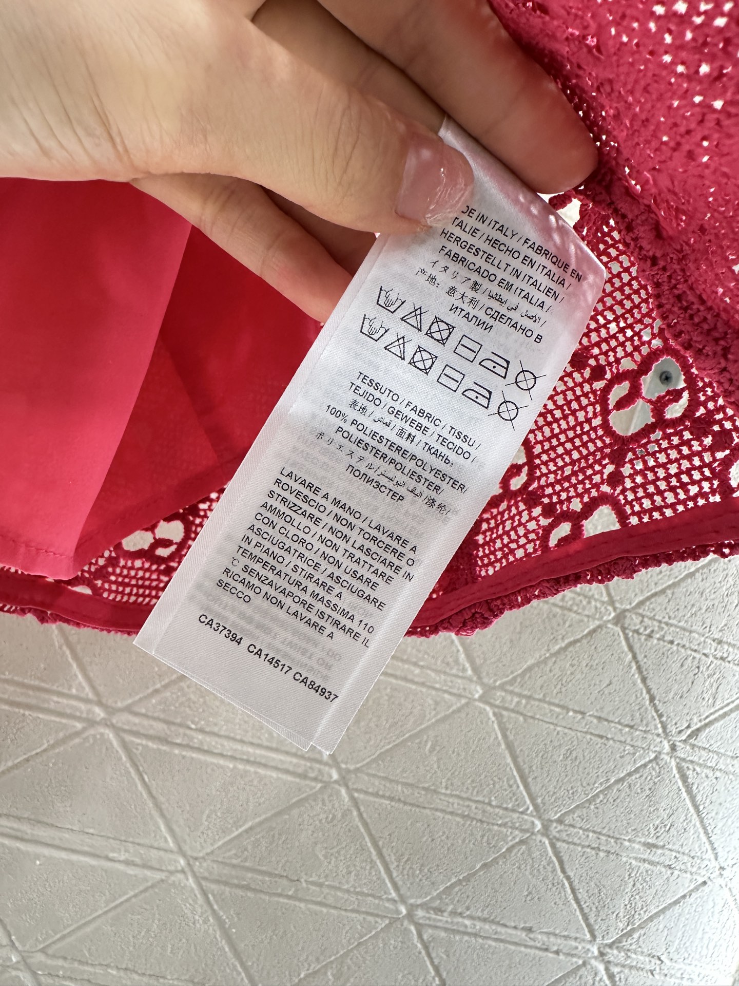 ♥Gucc*♥2025新品上架
  重工提花刺绣真丝套装
定制YB斜纹全棉提花刺绣 呈现出立体双G字母纹