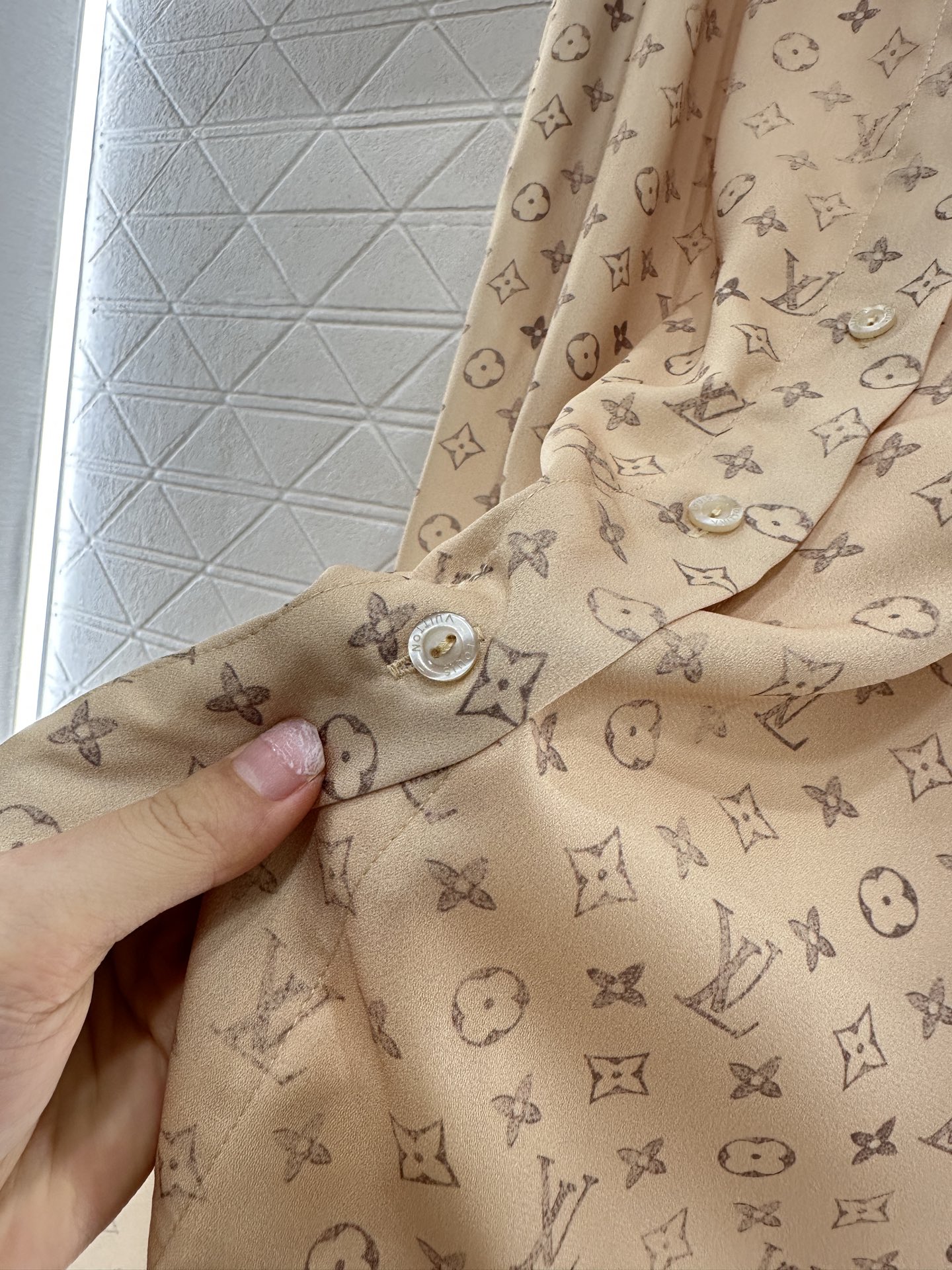 ♥Louis Vuitto*♥2025新品上架
     印花衬衫半裙套装
定制YB进口斜纹稠材质 质感