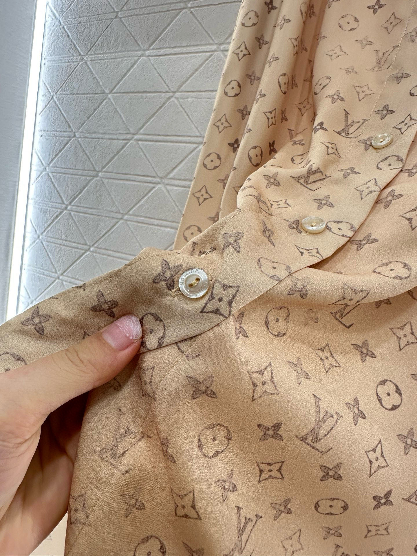 ♥Louis Vuitto*♥2025新品上架
     印花衬衫半裙套装
定制YB进口斜纹稠材质 质感