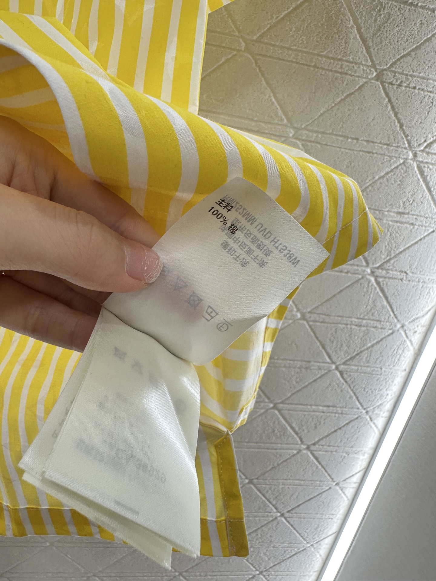 ♥Louis Vuitto*♥2025新品上架
    暗纹提花条纹短袖衬衫
定制YB斜纹全棉材质 质感