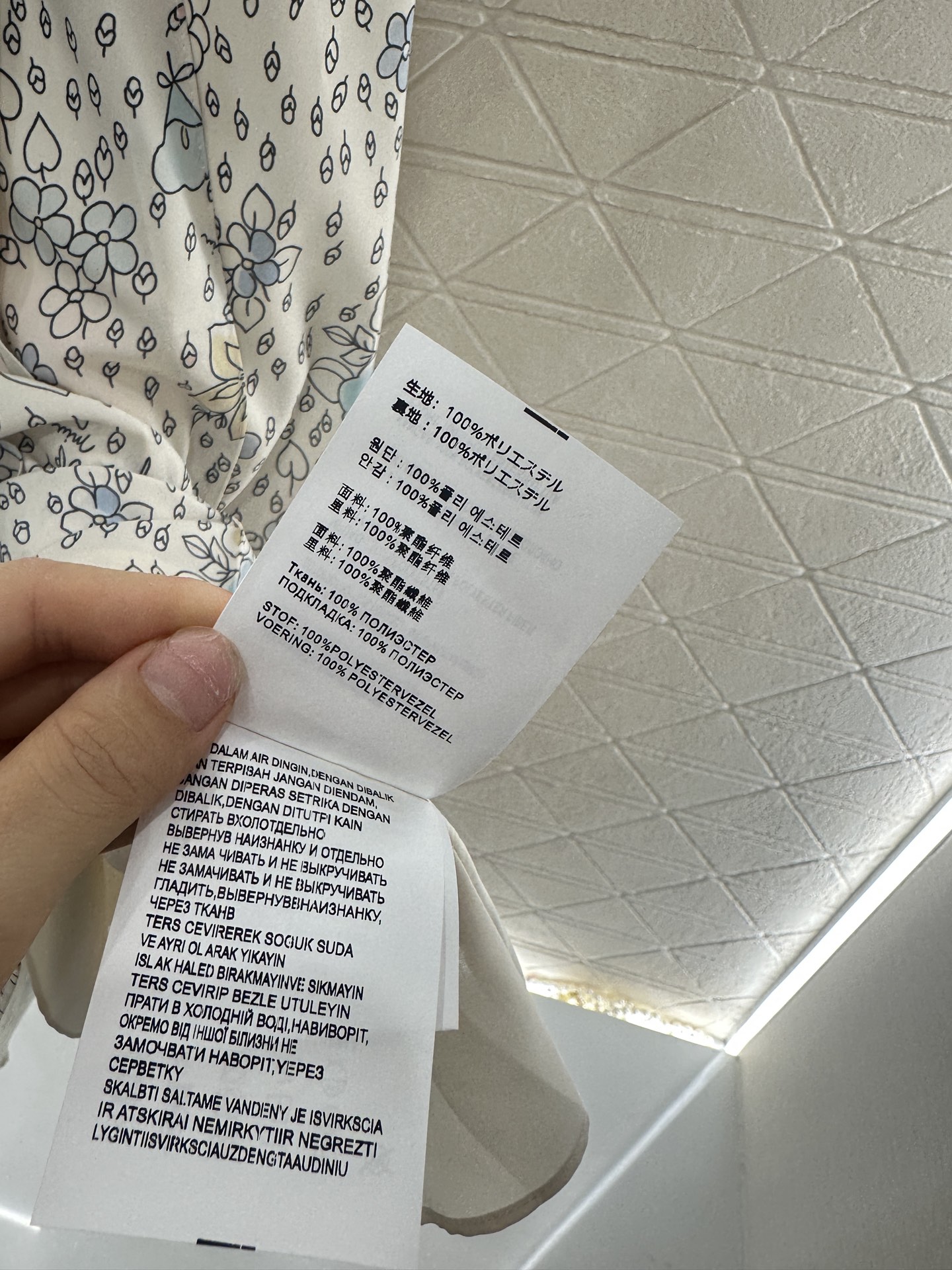 ♥Miumi*♥2025新品上架
     系带碎花复古连衣裙
定制YB进口斜纹绸材质 垂顺光泽 舒适宜