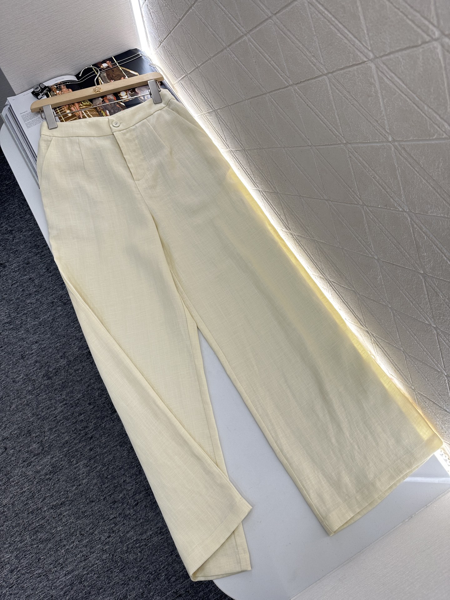 ♥Dio*♥2025新品上架
  丝巾马甲阔腿长裤套装
定制YB亚麻棉材质 肌理明显 透气养肤 垂感更强