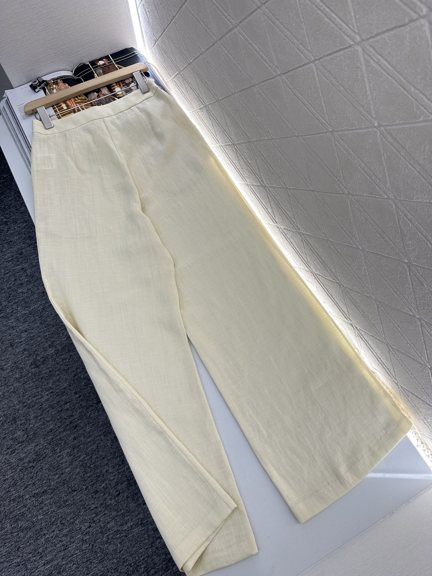 ♥Dio*♥2025新品上架
  丝巾马甲阔腿长裤套装
定制YB亚麻棉材质 肌理明显 透气养肤 垂感更强