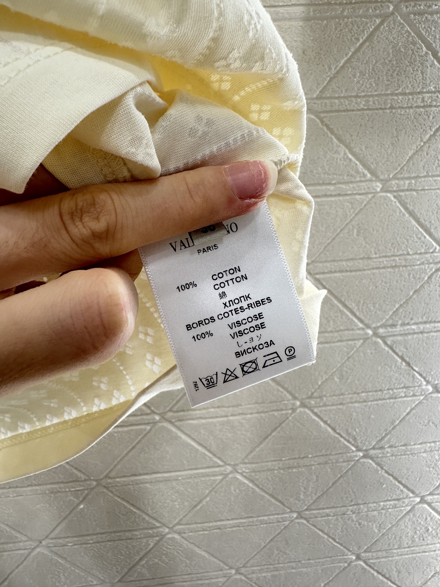 ♥Valentin*♥2025新品上架
     蝴蝶结镂空𝑇𝑒𝑒
定制YB棉府绸材质 细腻肌理 柔软舒