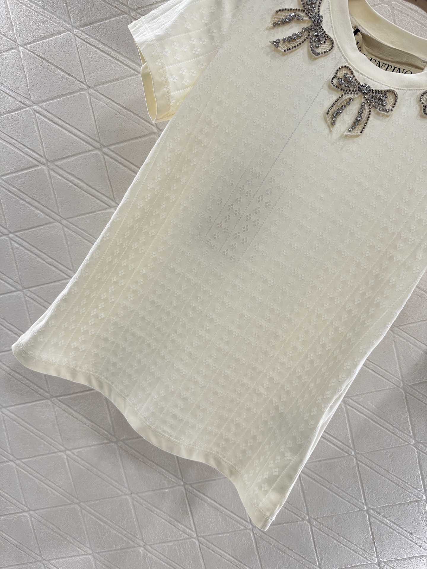 ♥Valentin*♥2025新品上架
     蝴蝶结镂空𝑇𝑒𝑒
定制YB棉府绸材质 细腻肌理 柔软舒
