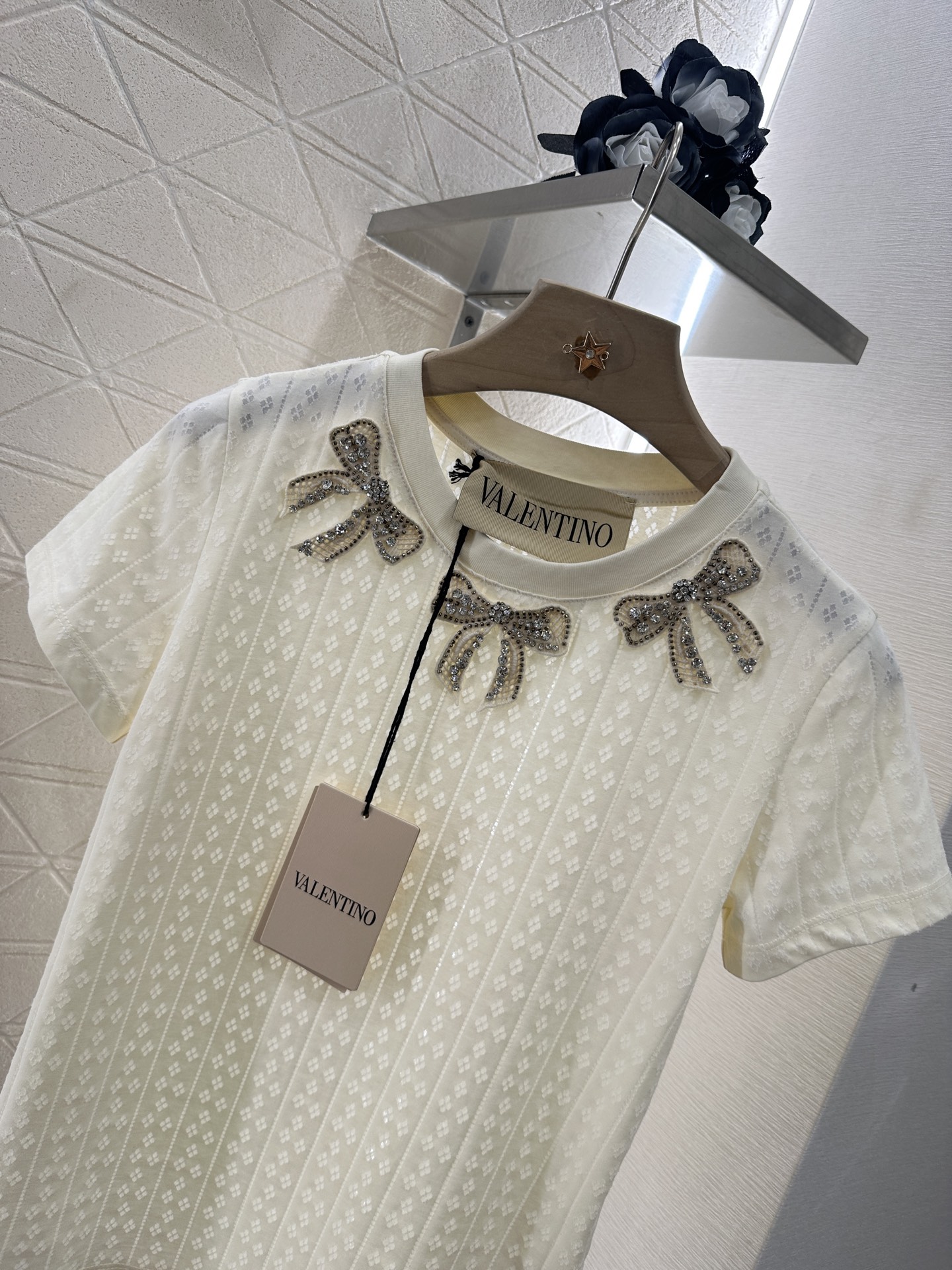 ♥Valentin*♥2025新品上架
     蝴蝶结镂空𝑇𝑒𝑒
定制YB棉府绸材质 细腻肌理 柔软舒