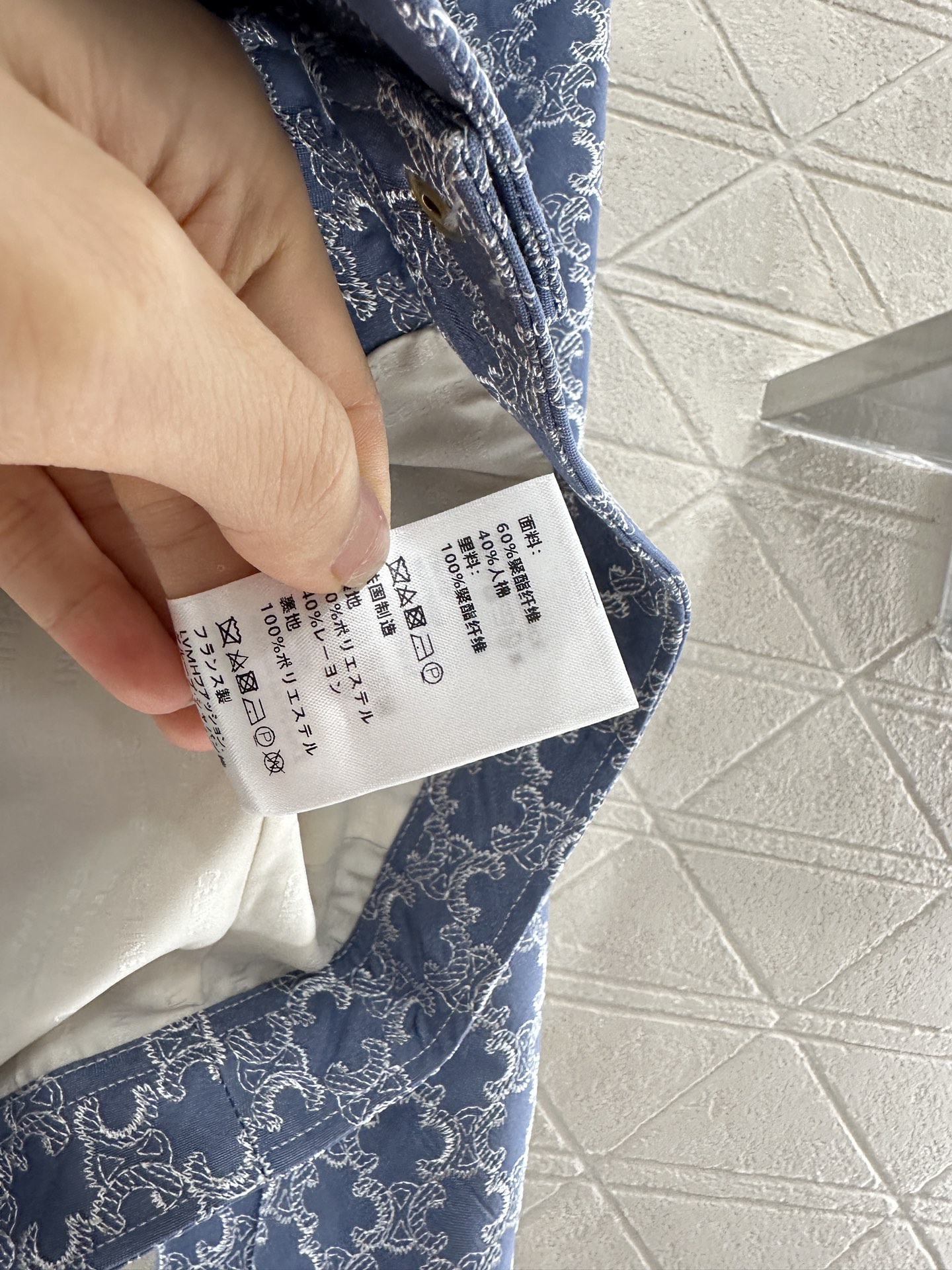 ♥Celin*♥2025新品上架
 刺绣牛仔翻领夹克短裙套装
定制YB斜纹牛仔棉材质 多重水洗 呈现出挺