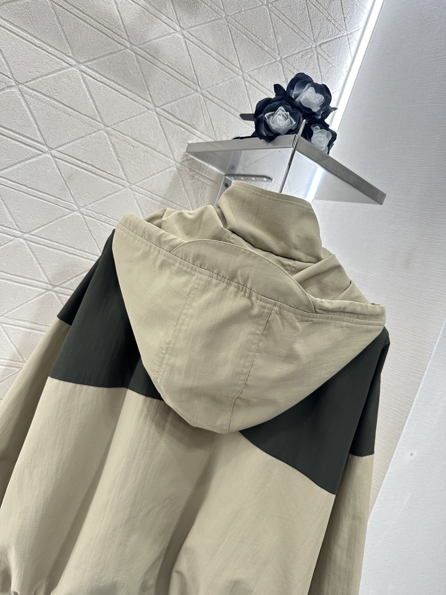 ♥Celine*♥2025新品上架
     连帽防晒冲锋外套
定制YB进口防晒冲锋材质 透气舒适 防晒