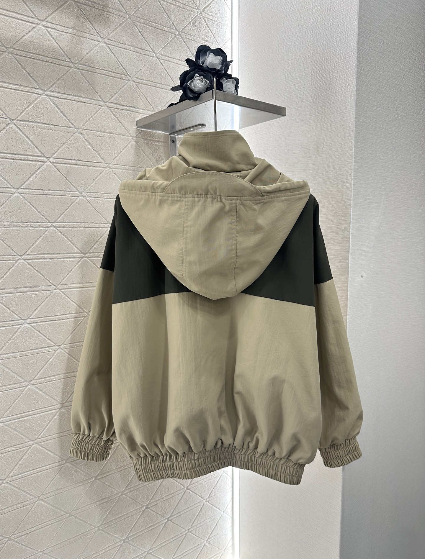 ♥Celine*♥2025新品上架
     连帽防晒冲锋外套
定制YB进口防晒冲锋材质 透气舒适 防晒
