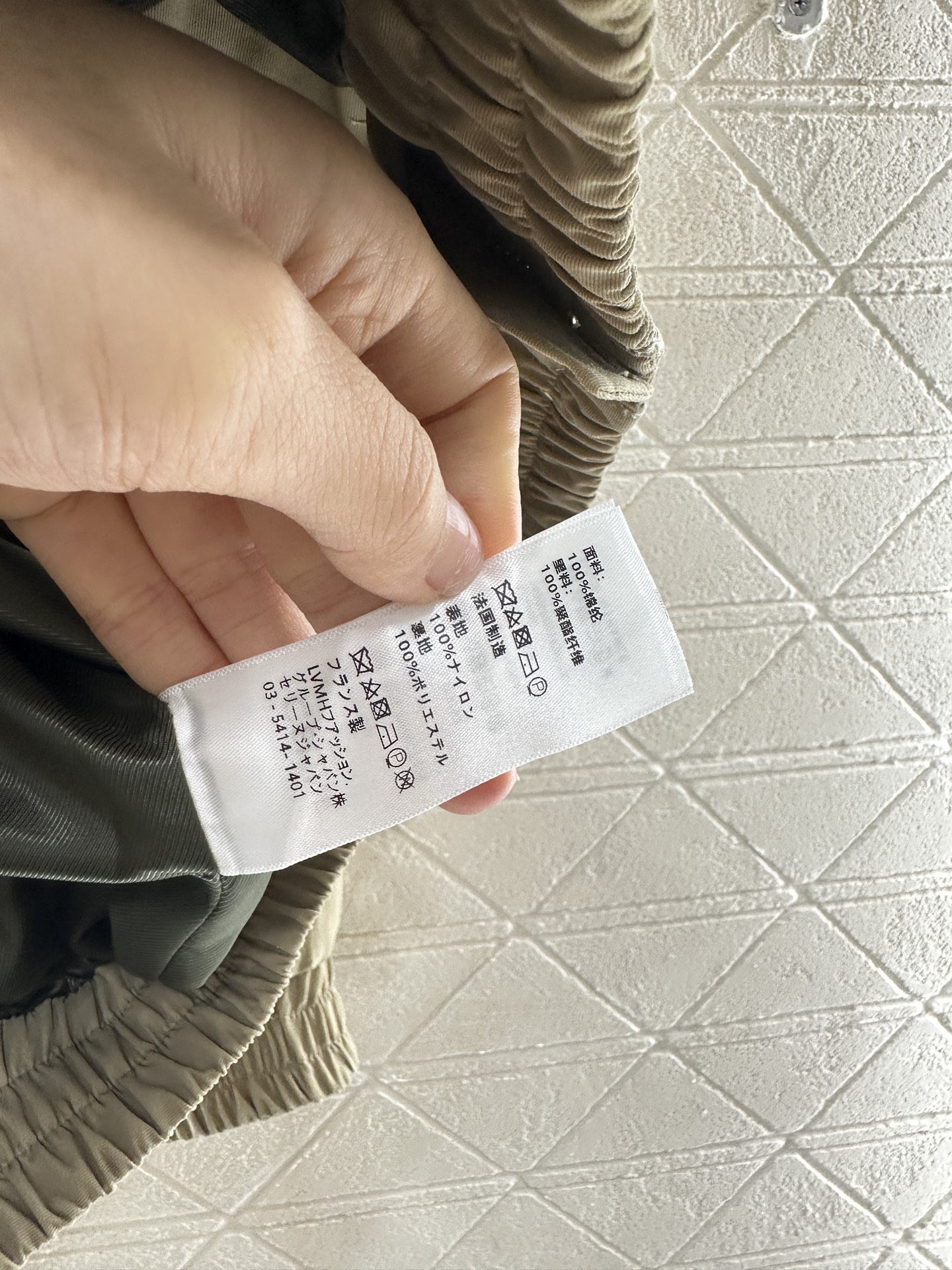 ♥Celine*♥2025新品上架
     连帽防晒冲锋外套
定制YB进口防晒冲锋材质 透气舒适 防晒