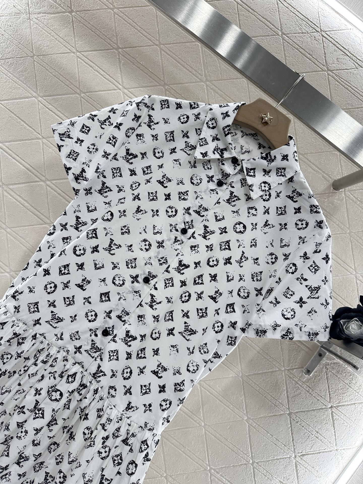 ♥Louis Vuitto*♥2025新品上架
      印花腰带短袖连衣裙
定制YB斜纹全棉材质 质
