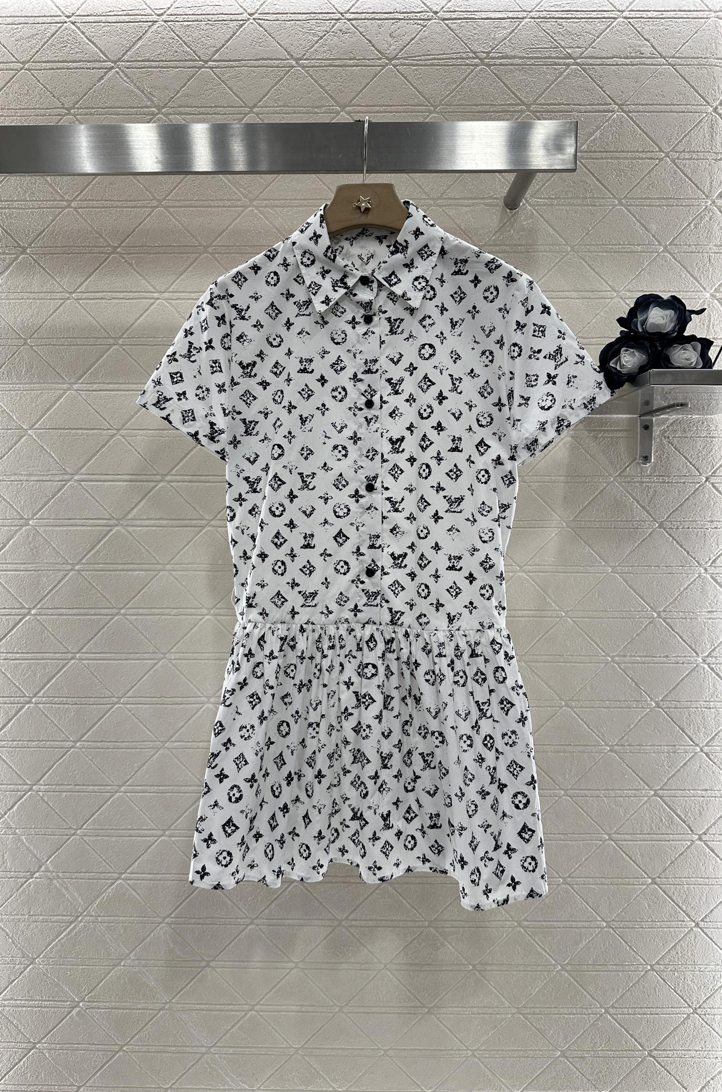 ♥Louis Vuitto*♥2025新品上架
      印花腰带短袖连衣裙
定制YB斜纹全棉材质 质