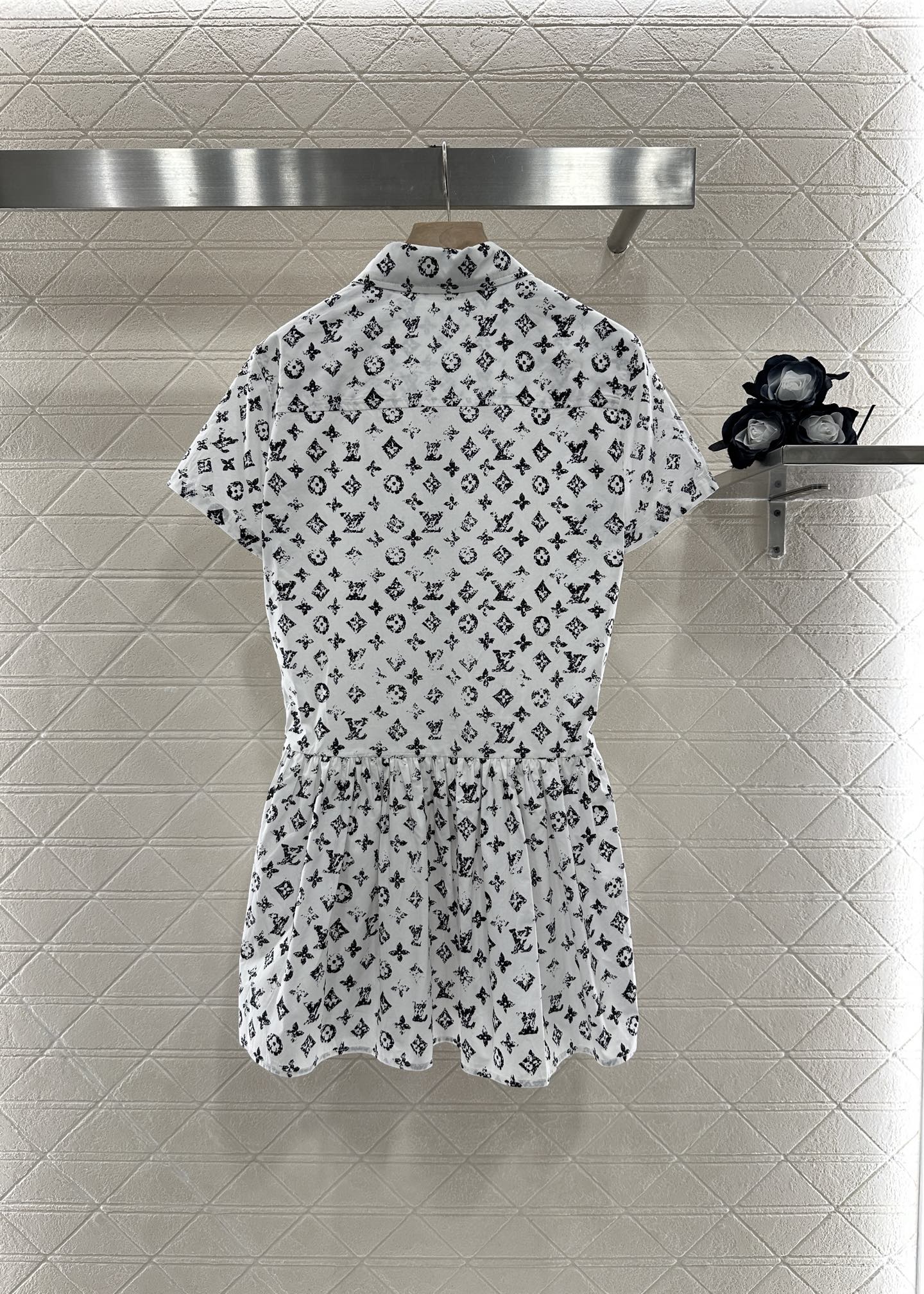 ♥Louis Vuitto*♥2025新品上架
      印花腰带短袖连衣裙
定制YB斜纹全棉材质 质