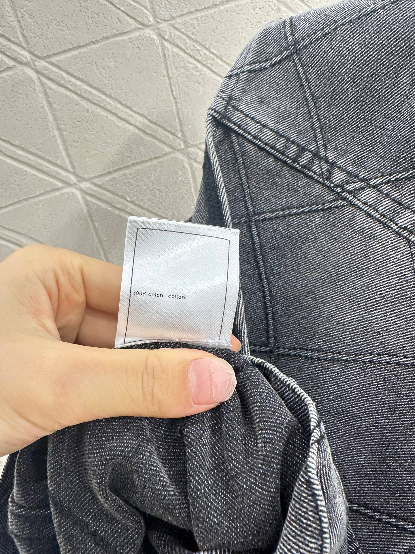 ♥Chane*♥2025新品上架
菱格山茶花牛仔马甲短裙套装
定制YB斜纹棉牛仔材质 酵素水洗工艺 成衣