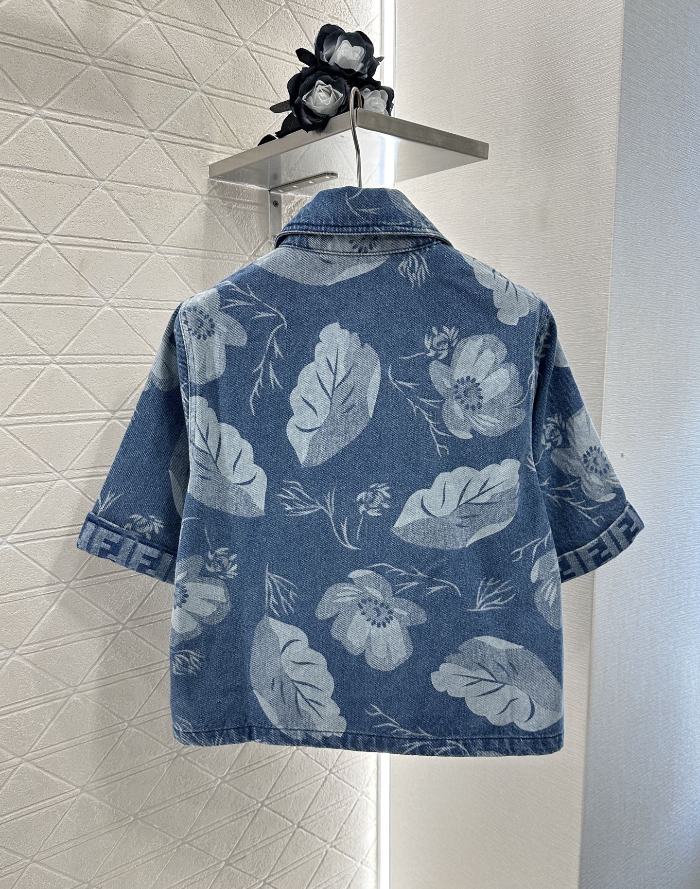 Fend* 2025 Laser Cowboy Jacket Shorts Set with Customized Jeans - 图片 2