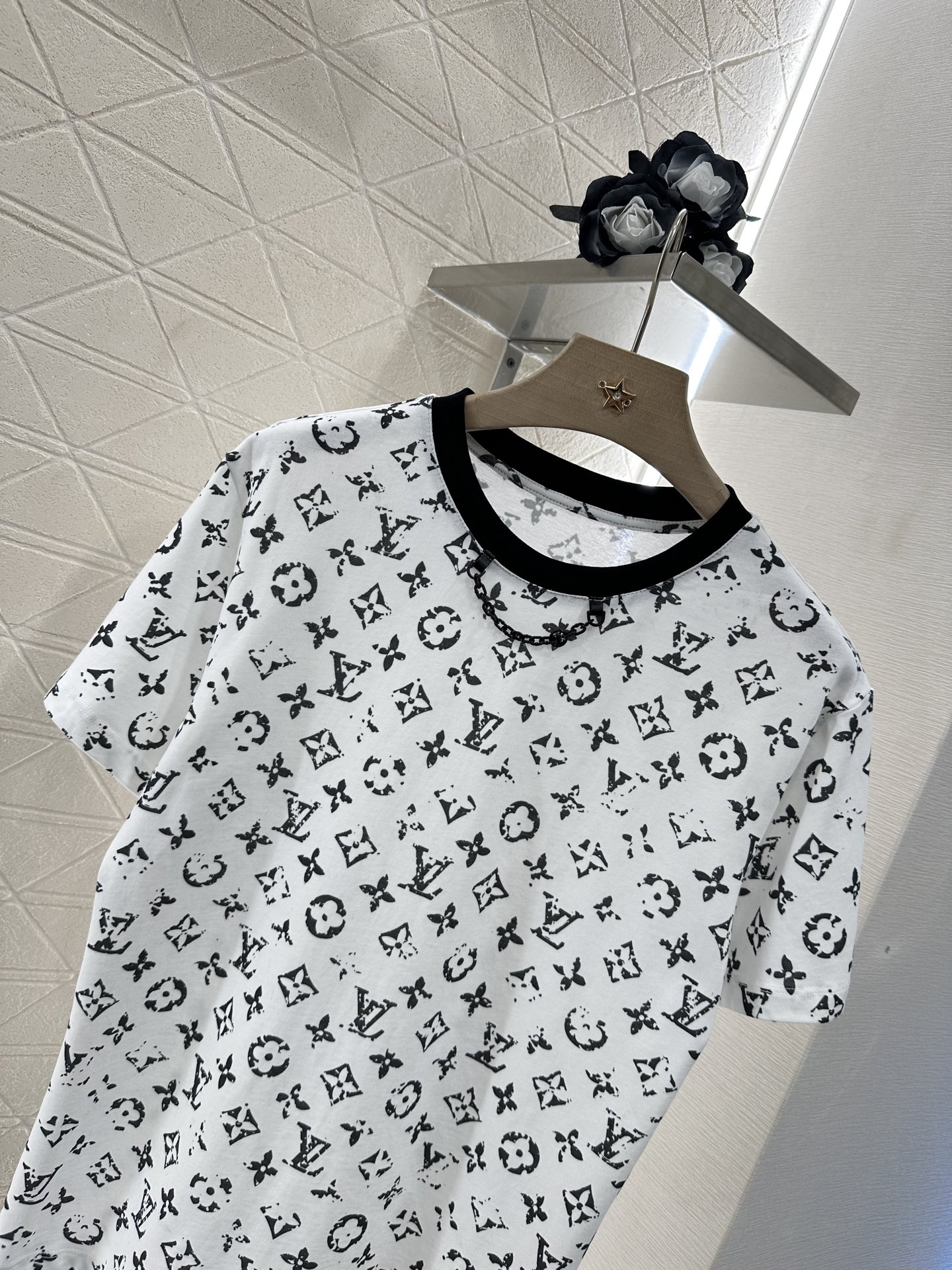 Custom Louis Vuitton Package and 2025 Fashion Trends: High-Quality Cotton T-Shirt Customization - 图片 3