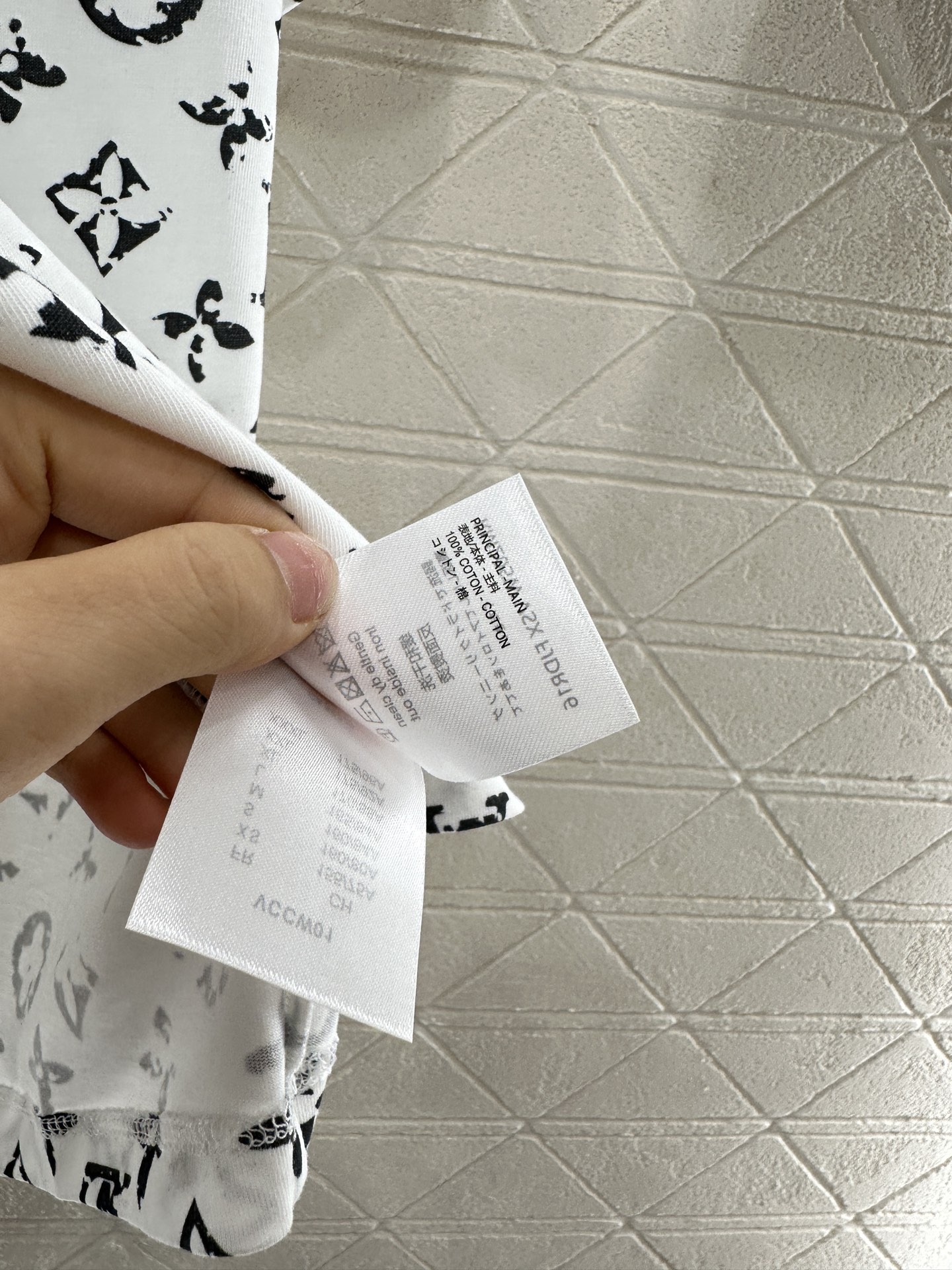Custom Louis Vuitton Package and 2025 Fashion Trends: High-Quality Cotton T-Shirt Customization - 图片 9