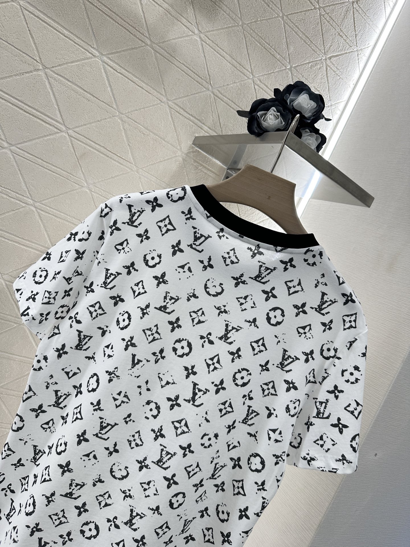 Custom Louis Vuitton Package and 2025 Fashion Trends: High-Quality Cotton T-Shirt Customization - 图片 4
