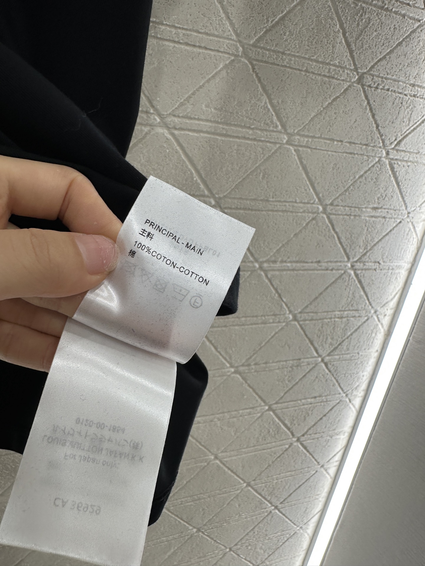 2025 Louis Vuitton Female Suit with Hot Diamond Chain and Customized YB Tee - 图片 9