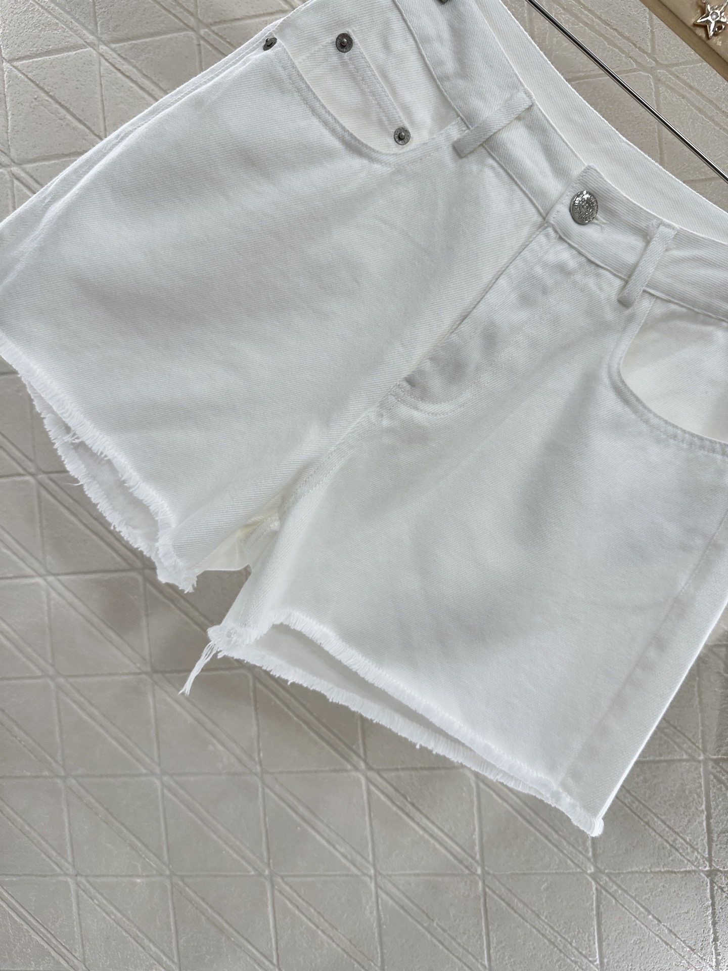 2025 New Ferocious Women’s Suit: Customized High-Waist Jeans with Unique Details - 图片 4